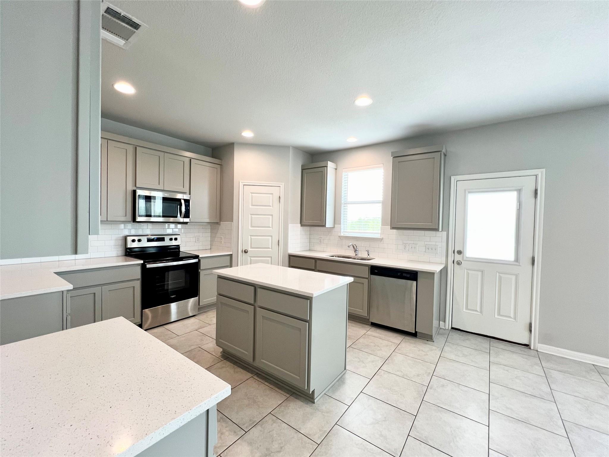 227 Kellys Heroes Way, Jarrell, TX 76537