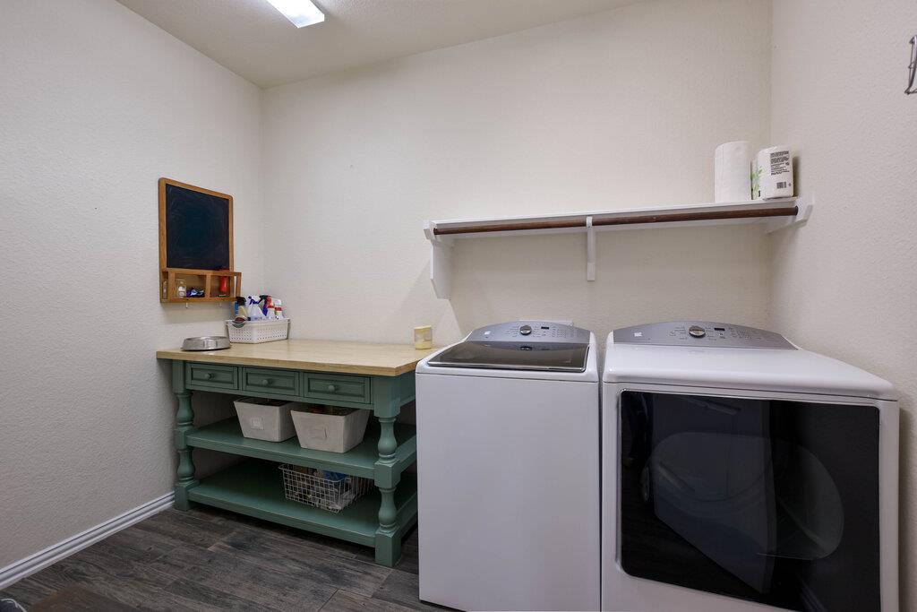 521 Middle Brook Dr, Leander, TX 78641