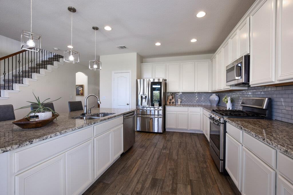 521 Middle Brook Dr, Leander, TX 78641