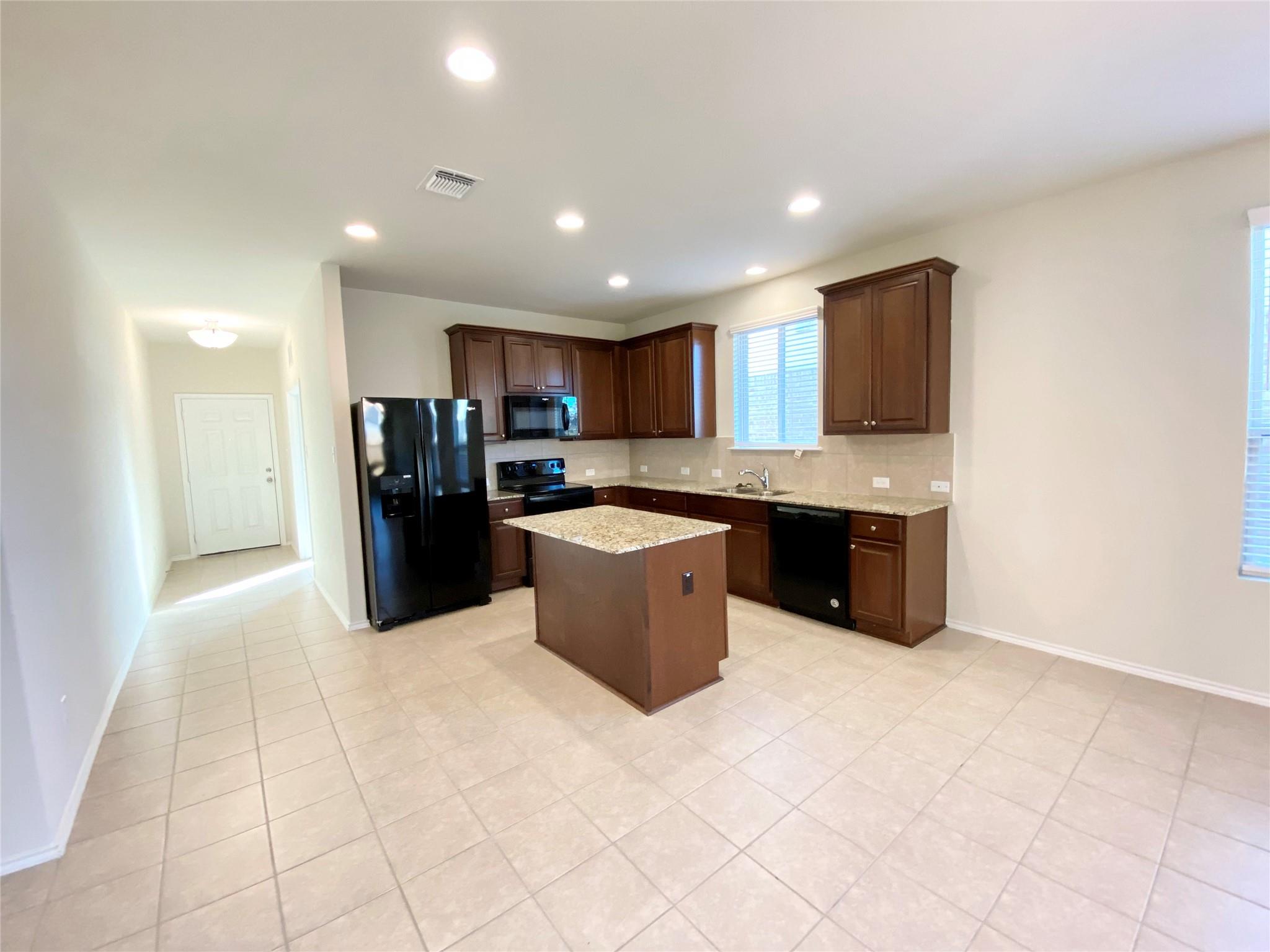 5216 Cressler Ln, Jarrell, TX 76537