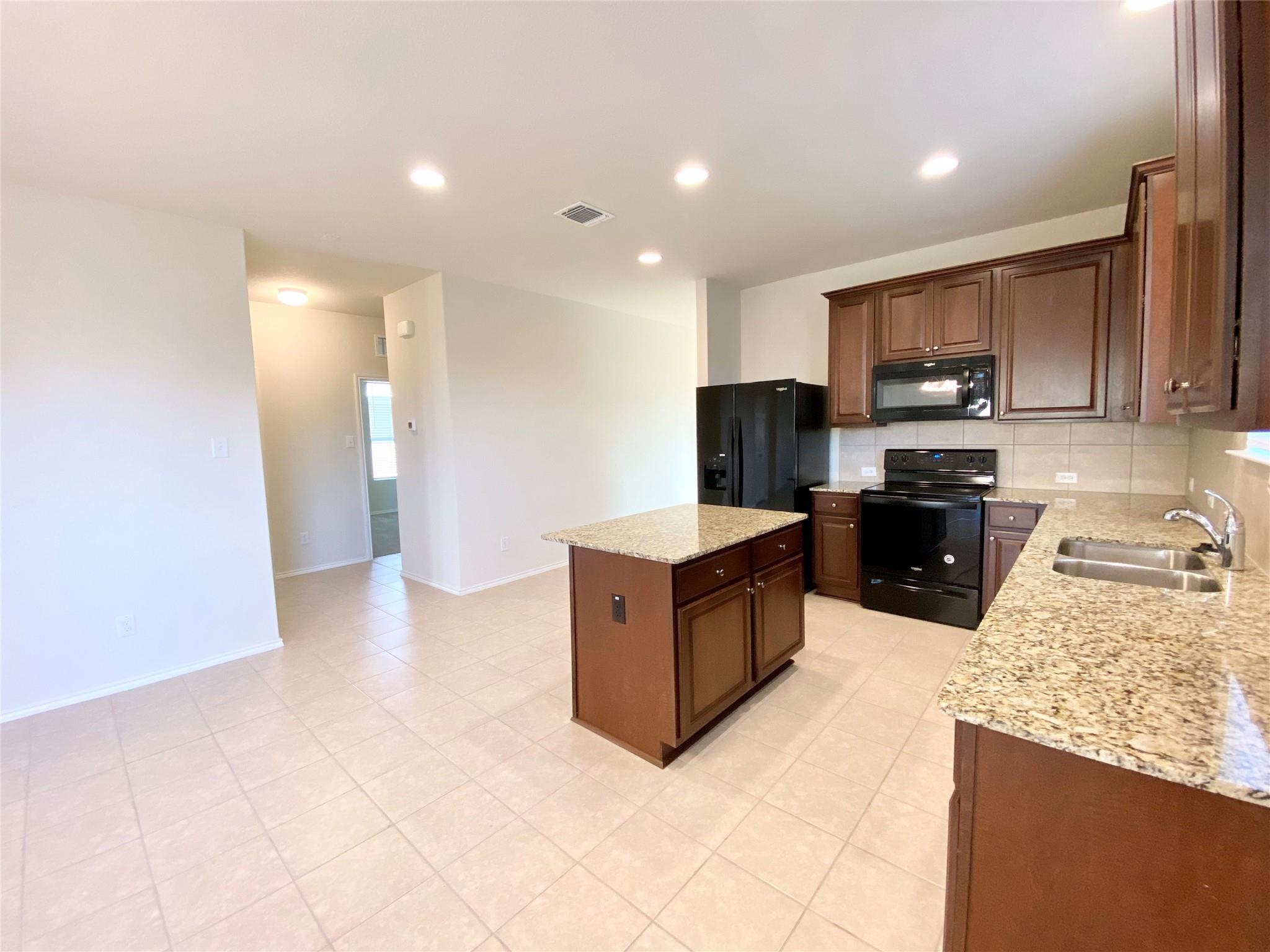 5216 Cressler Ln, Jarrell, TX 76537