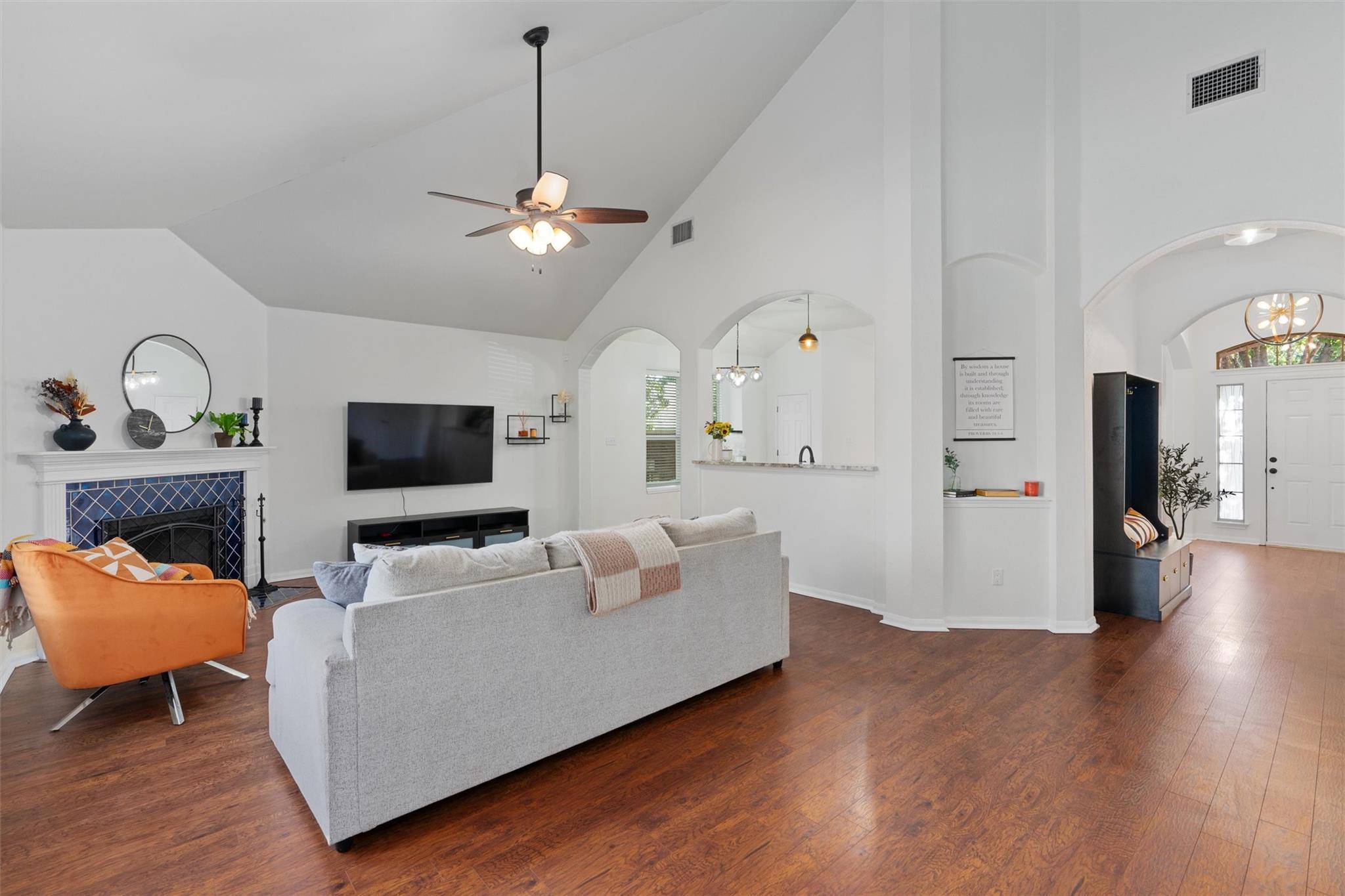 902 Lavender Cv, Pflugerville, TX 78660