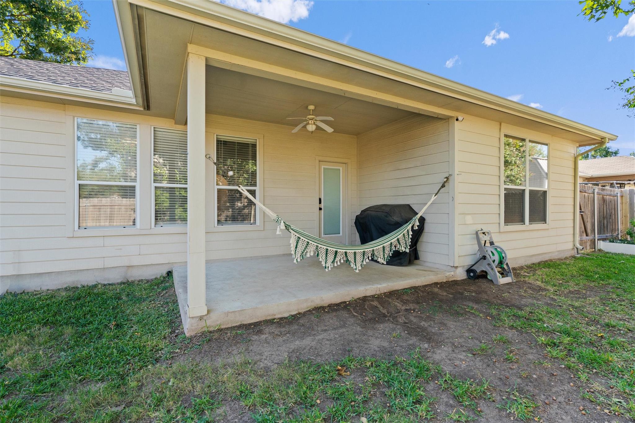 902 Lavender Cv, Pflugerville, TX 78660