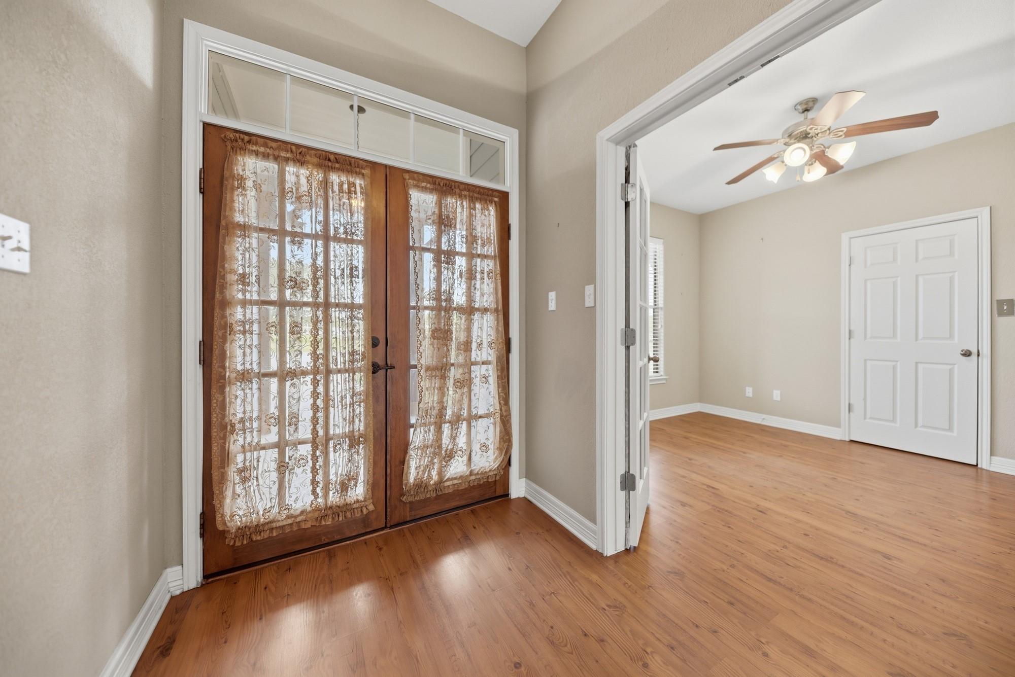 350 Owl Creek Rd, Giddings, TX 78942