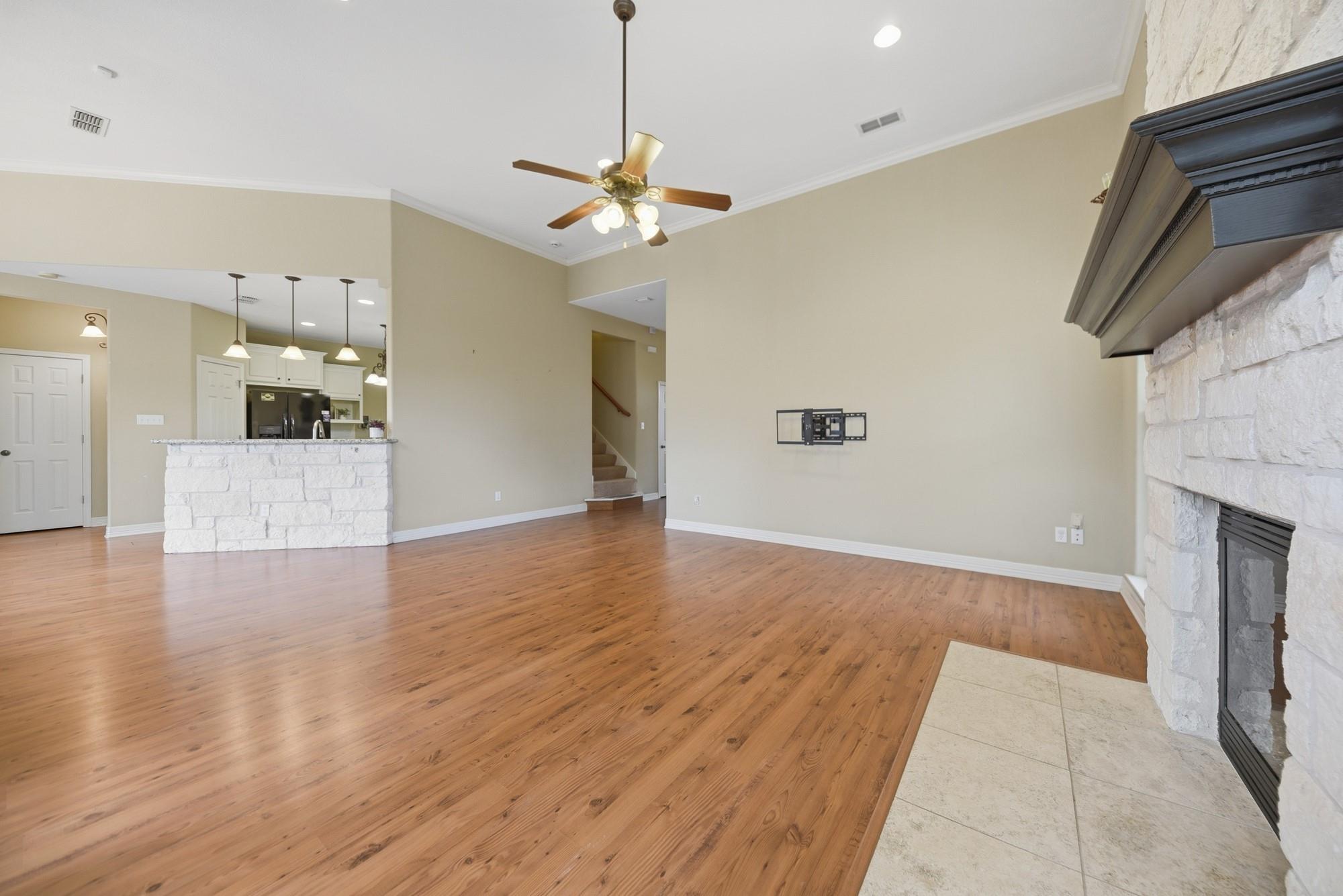 350 Owl Creek Rd, Giddings, TX 78942