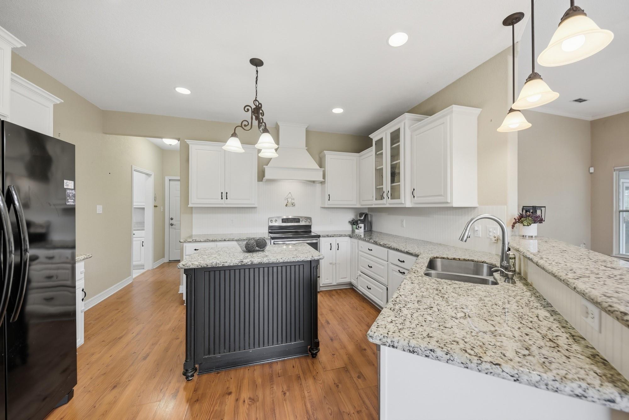 350 Owl Creek Rd, Giddings, TX 78942