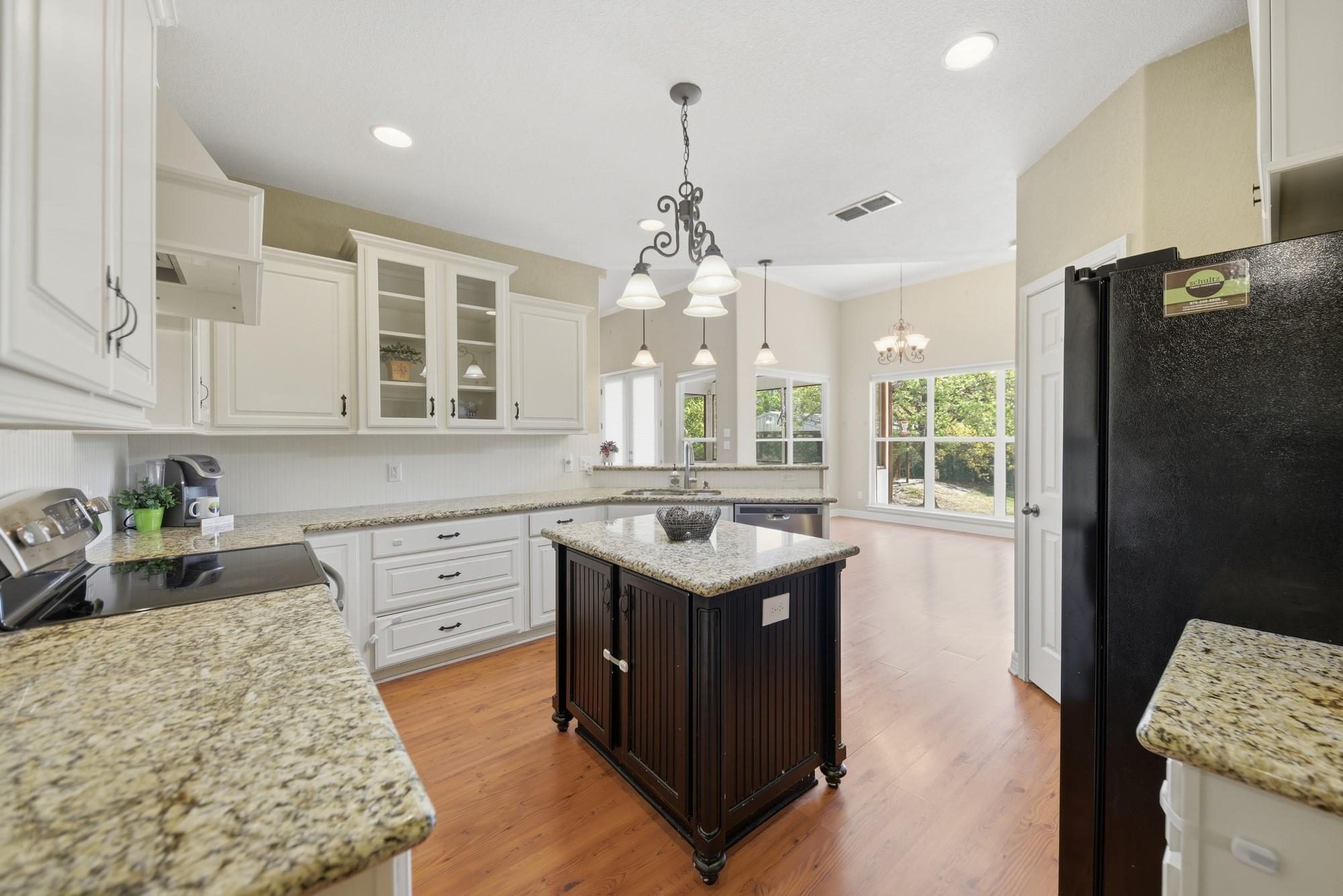 350 Owl Creek Rd, Giddings, TX 78942