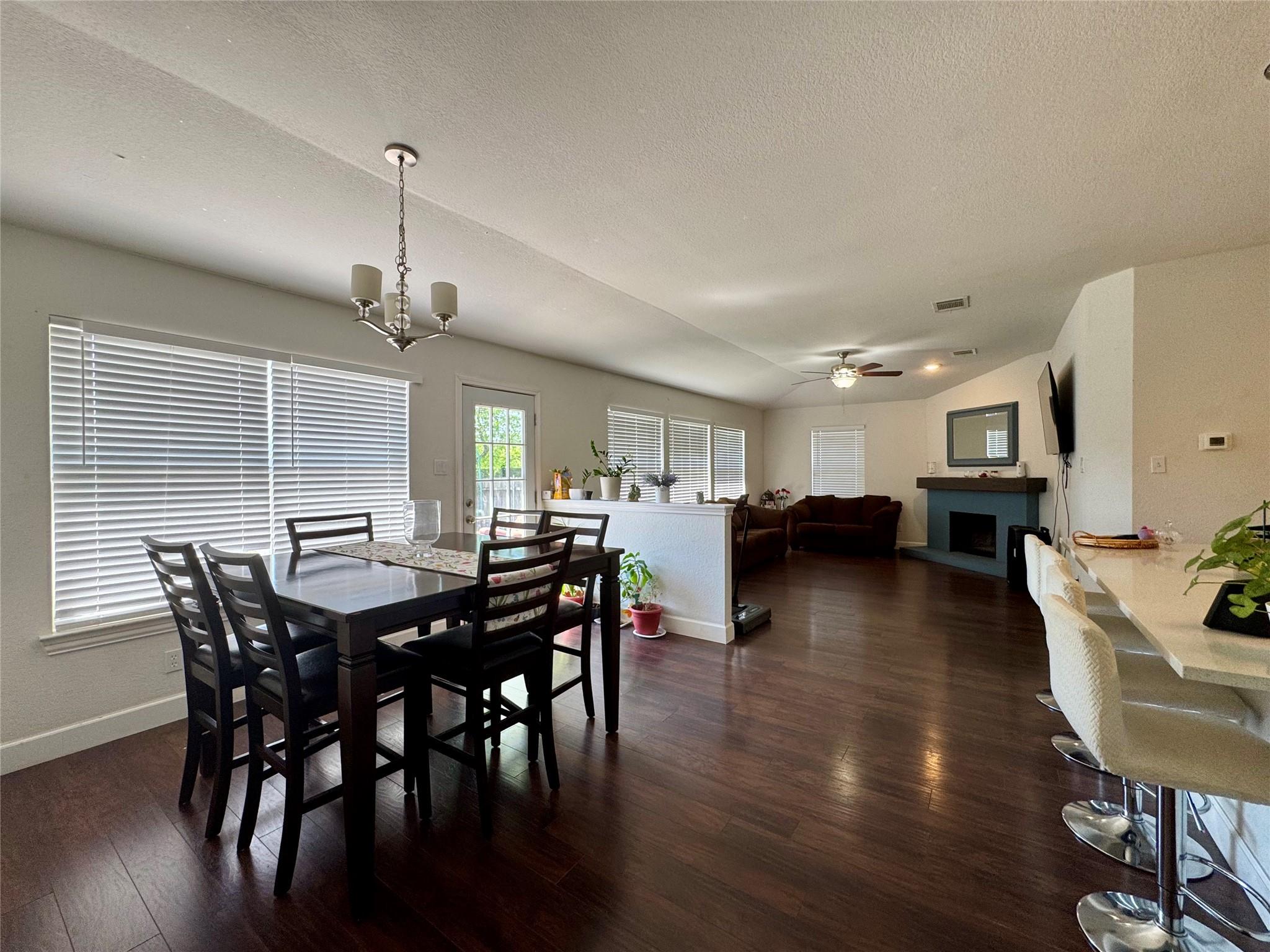 1208 Leah Ln, Round Rock, TX 78665