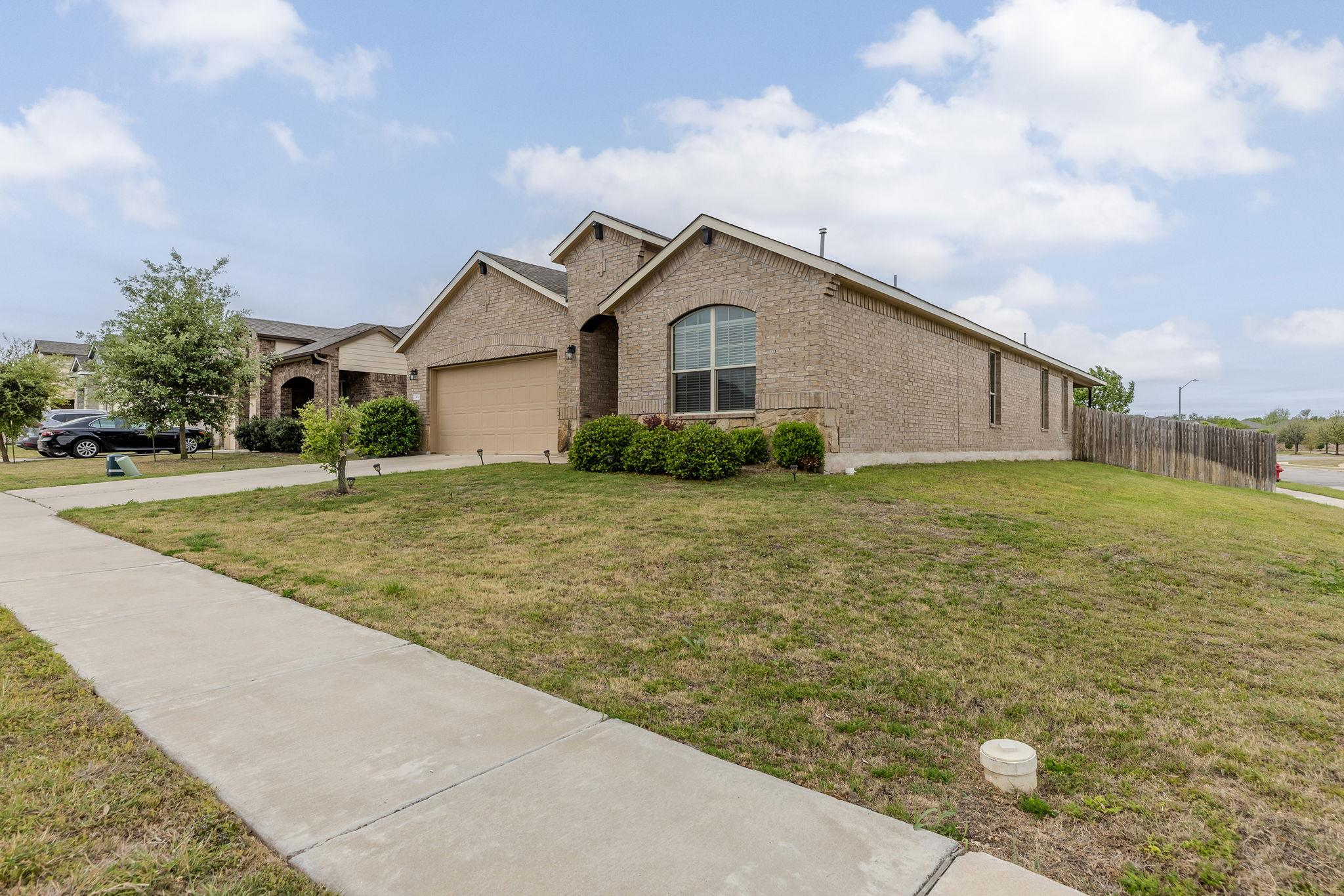 1900 Alvarado Dr, Round Rock, TX 78664