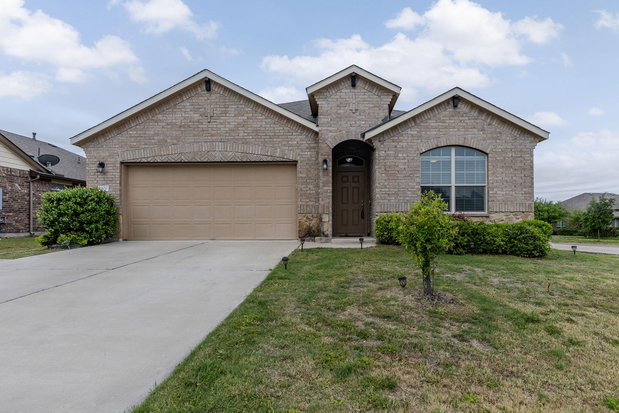 1900 Alvarado Dr, Round Rock, TX 78664
