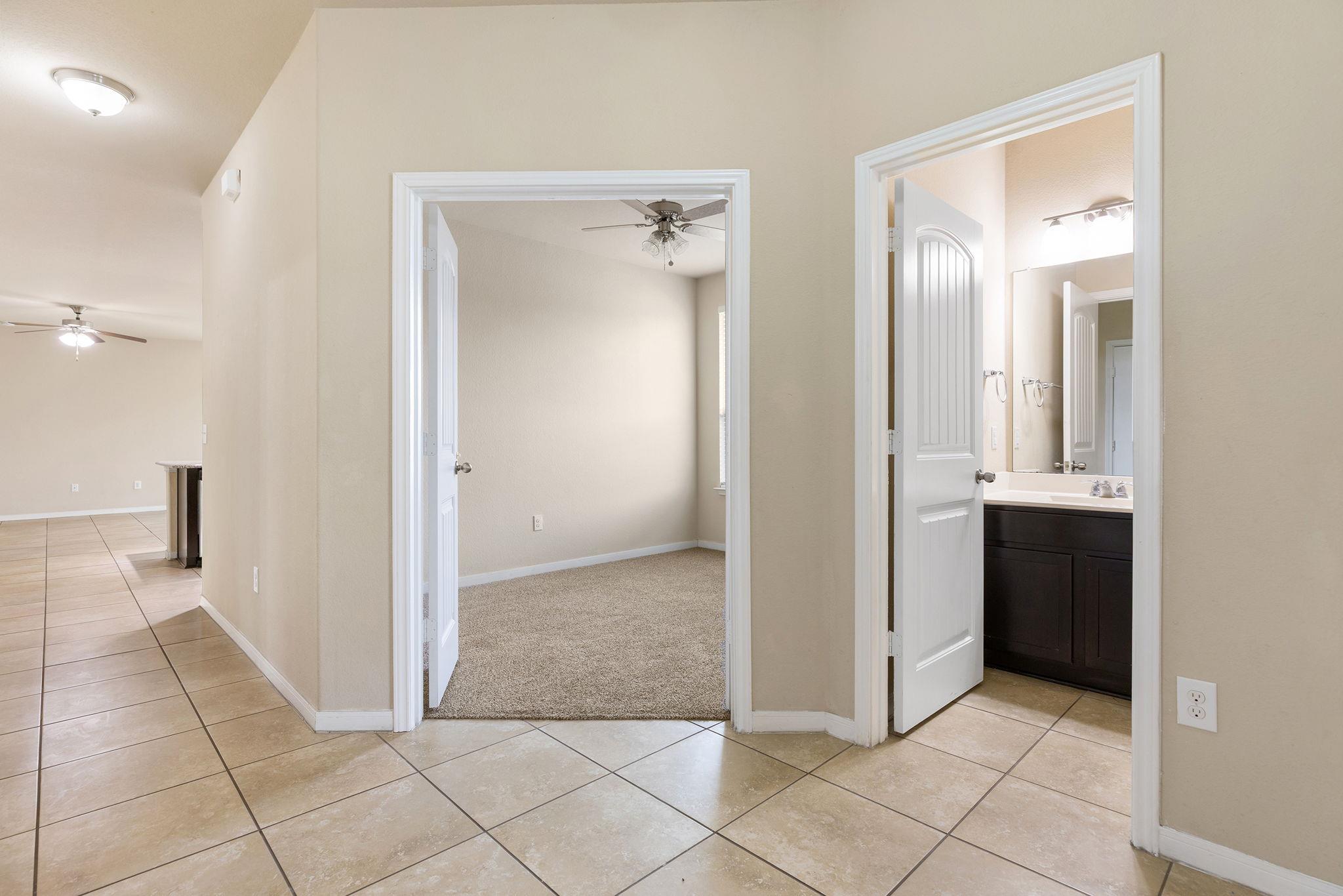 1900 Alvarado Dr, Round Rock, TX 78664