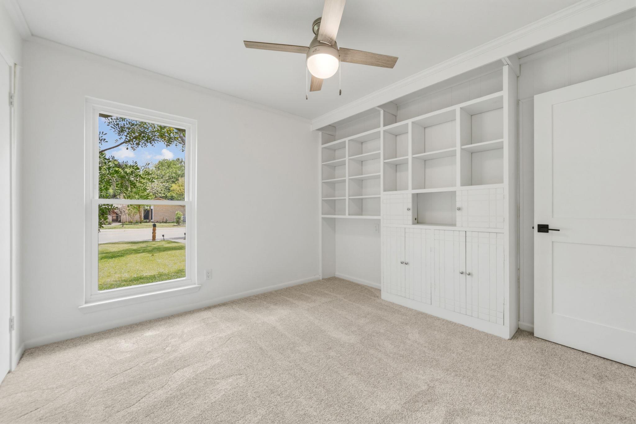 402 S Lake Creek Dr, Round Rock, TX 78681