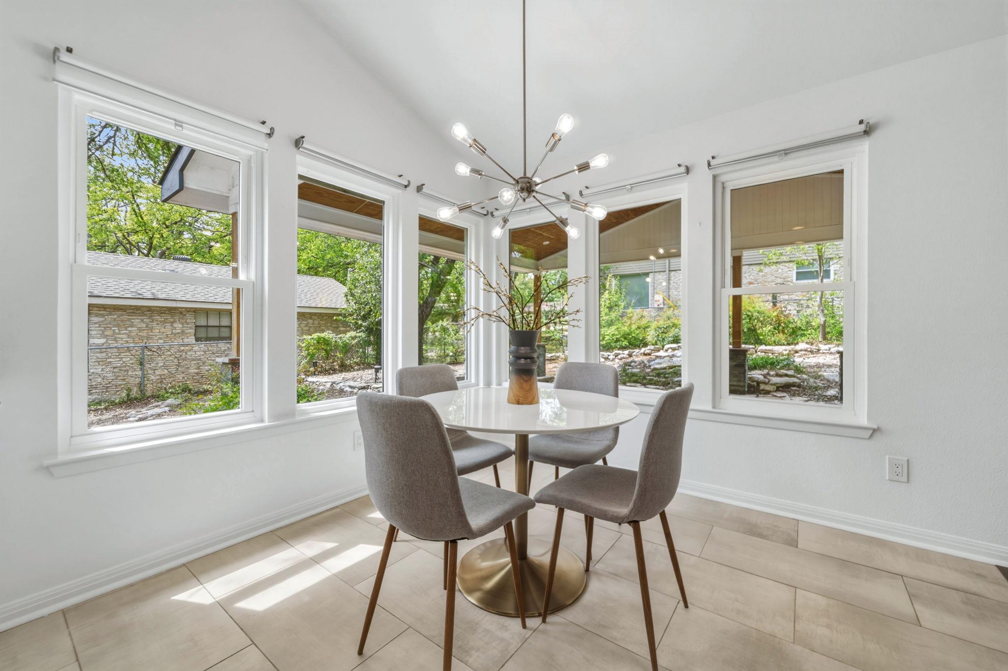 402 S Lake Creek Dr, Round Rock, TX 78681