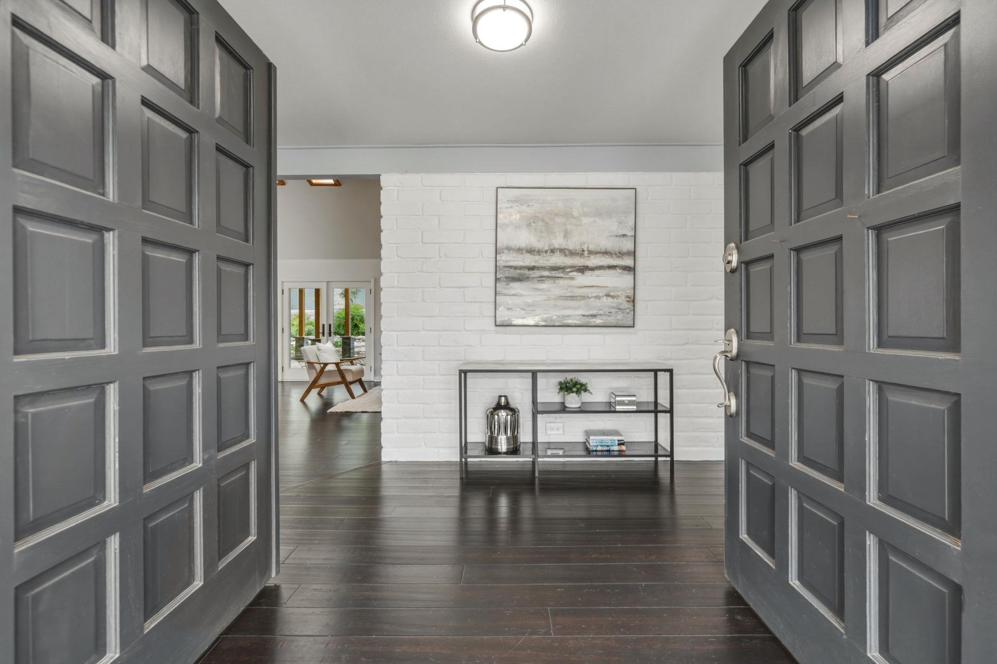 402 S Lake Creek Dr, Round Rock, TX 78681