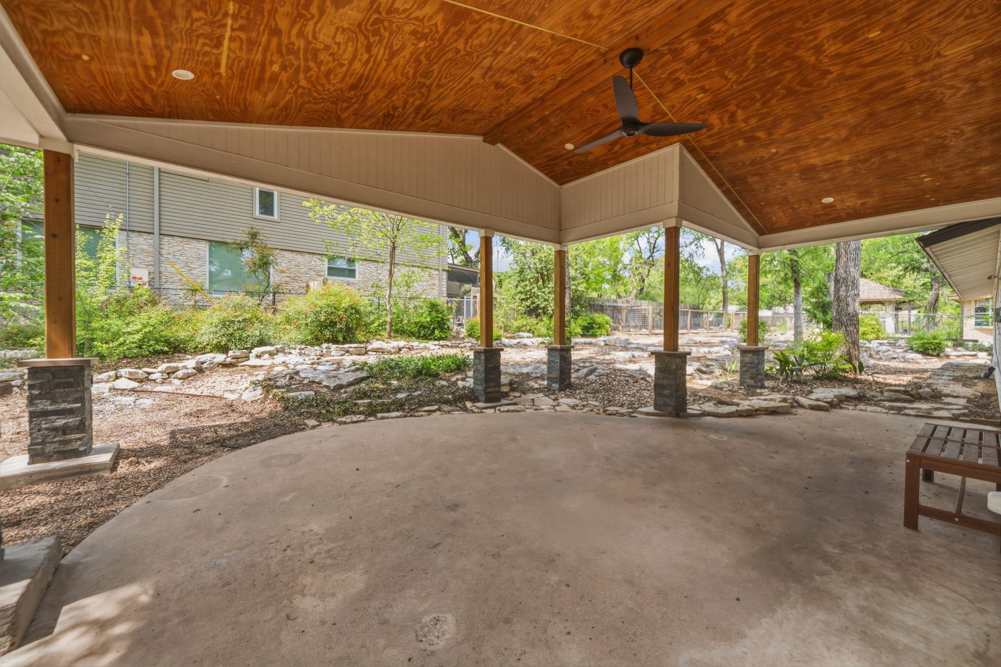 402 S Lake Creek Dr, Round Rock, TX 78681