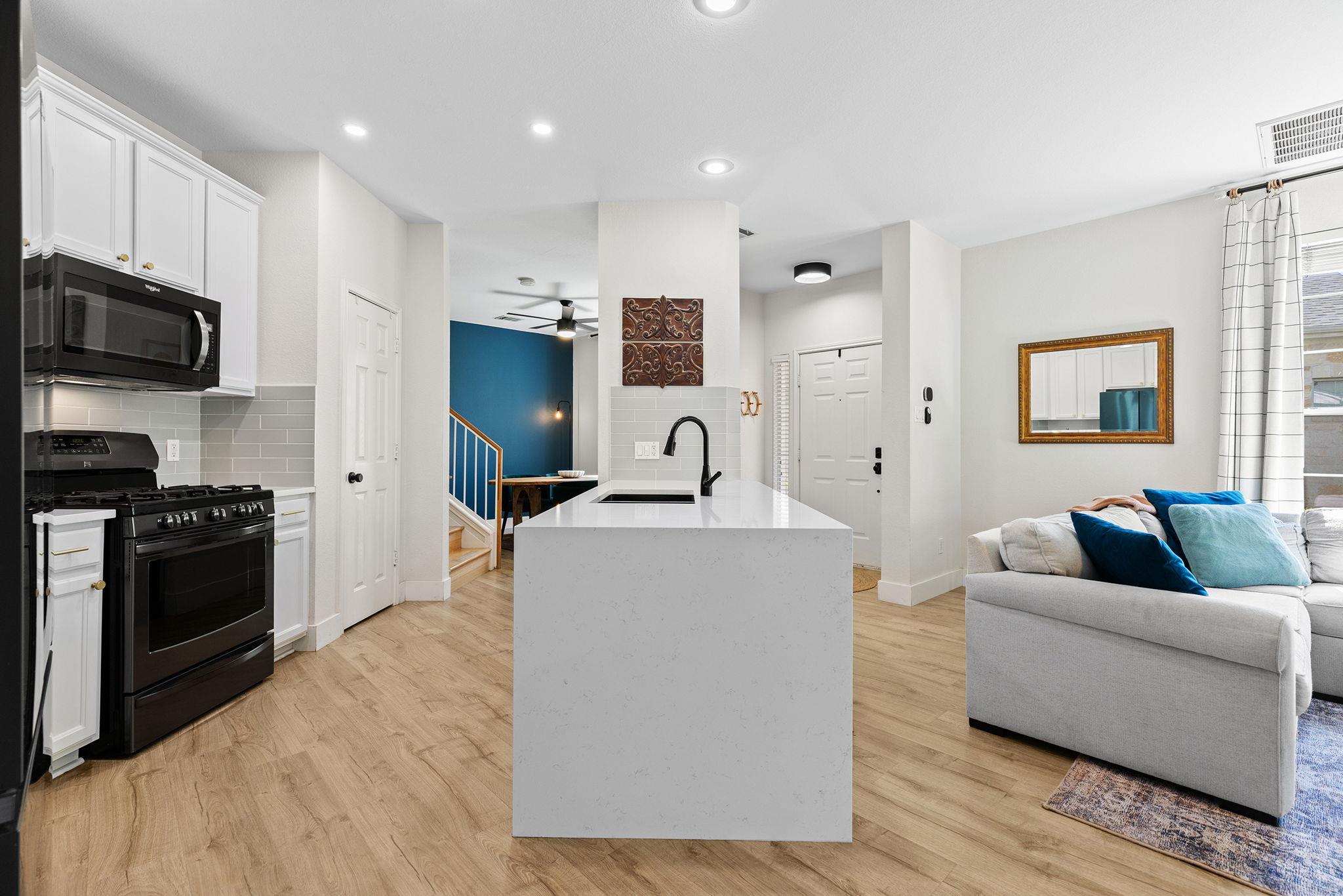 1900 Scofield Ridge Pkwy # 6803, Austin, TX 78727