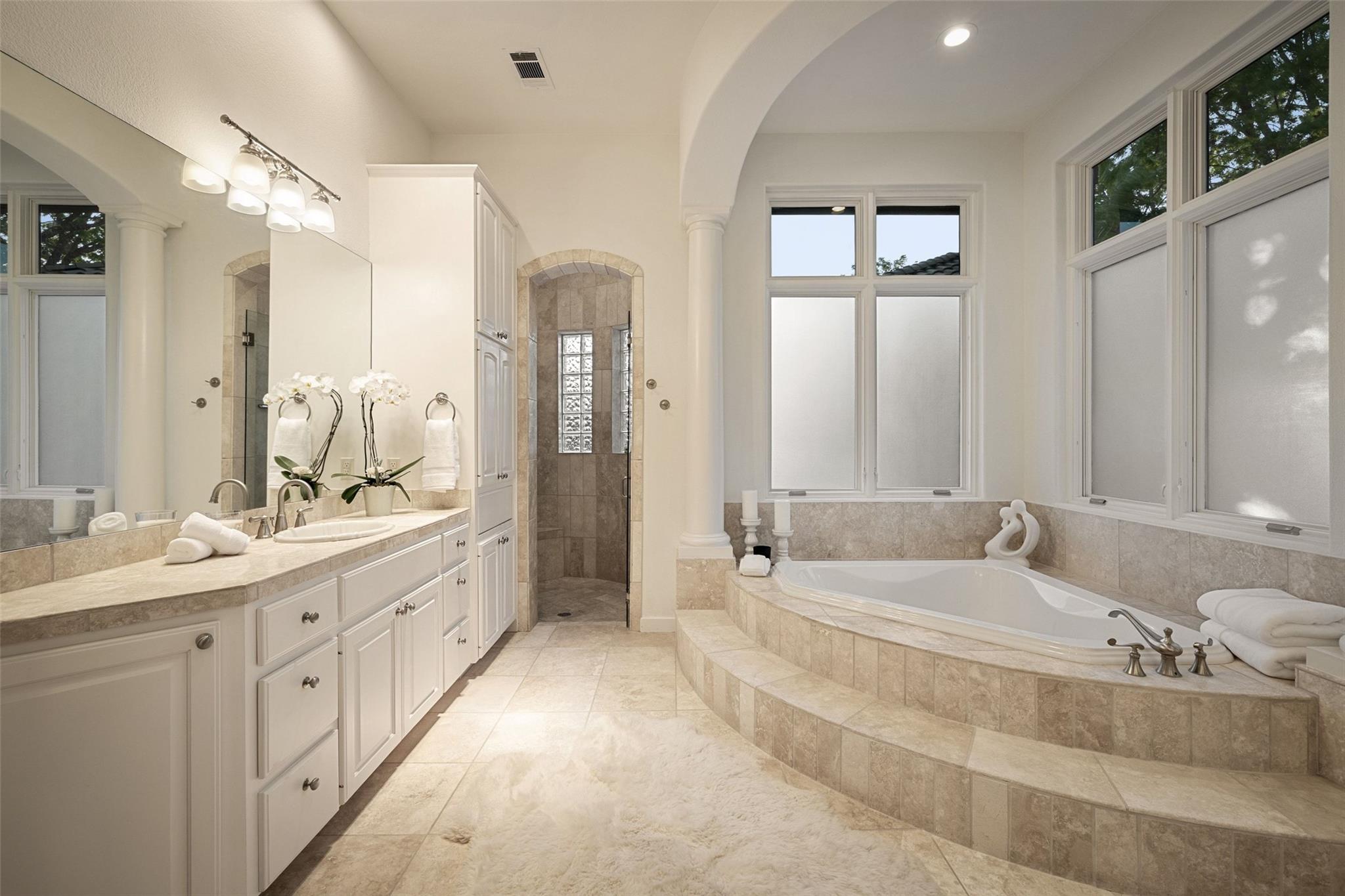 211 BELLA CIMA Dr, Austin, TX 78734