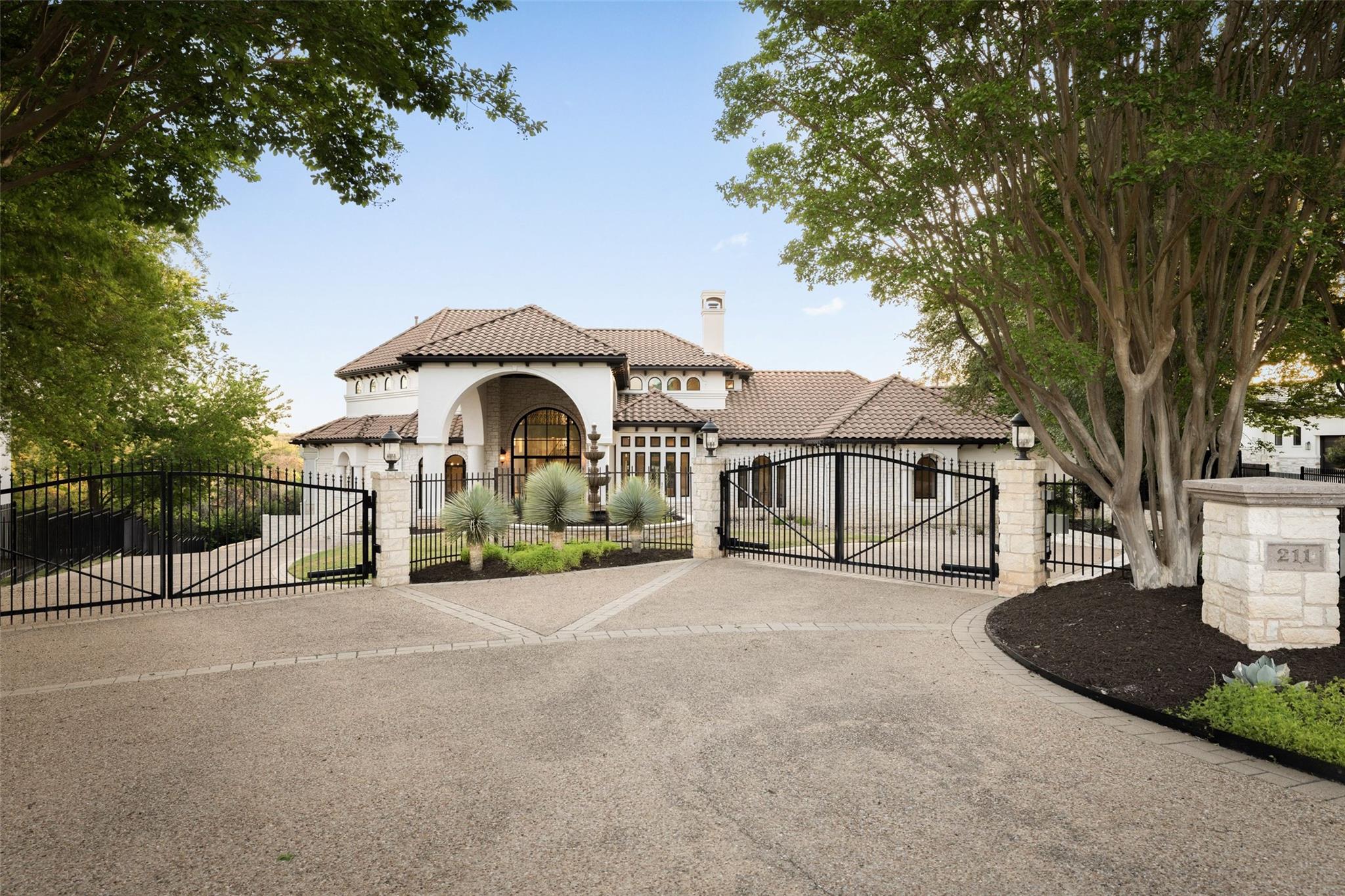 211 BELLA CIMA Dr, Austin, TX 78734