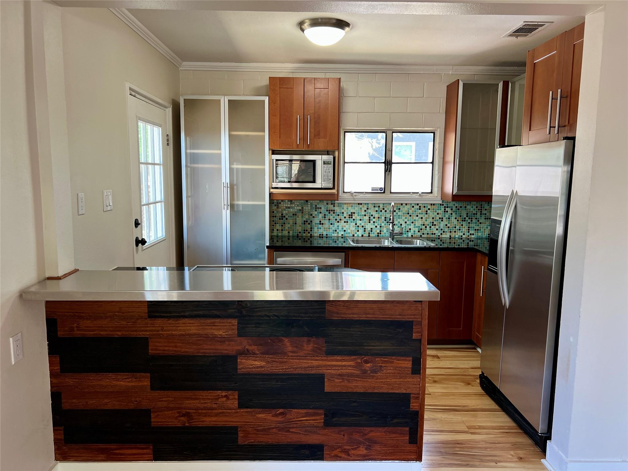 412 W Croslin St # A, Austin, TX 78752