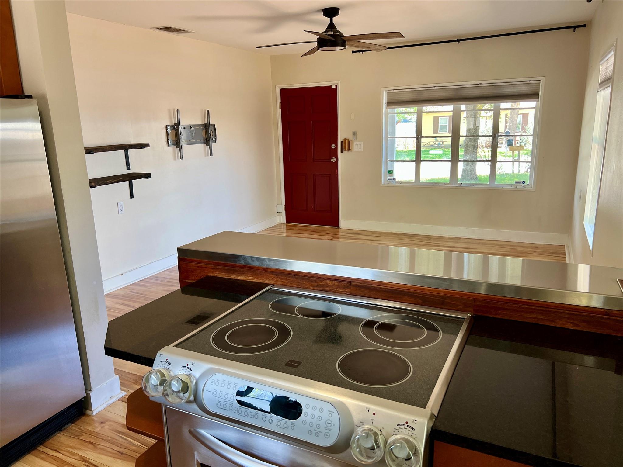 412 W Croslin St # A, Austin, TX 78752