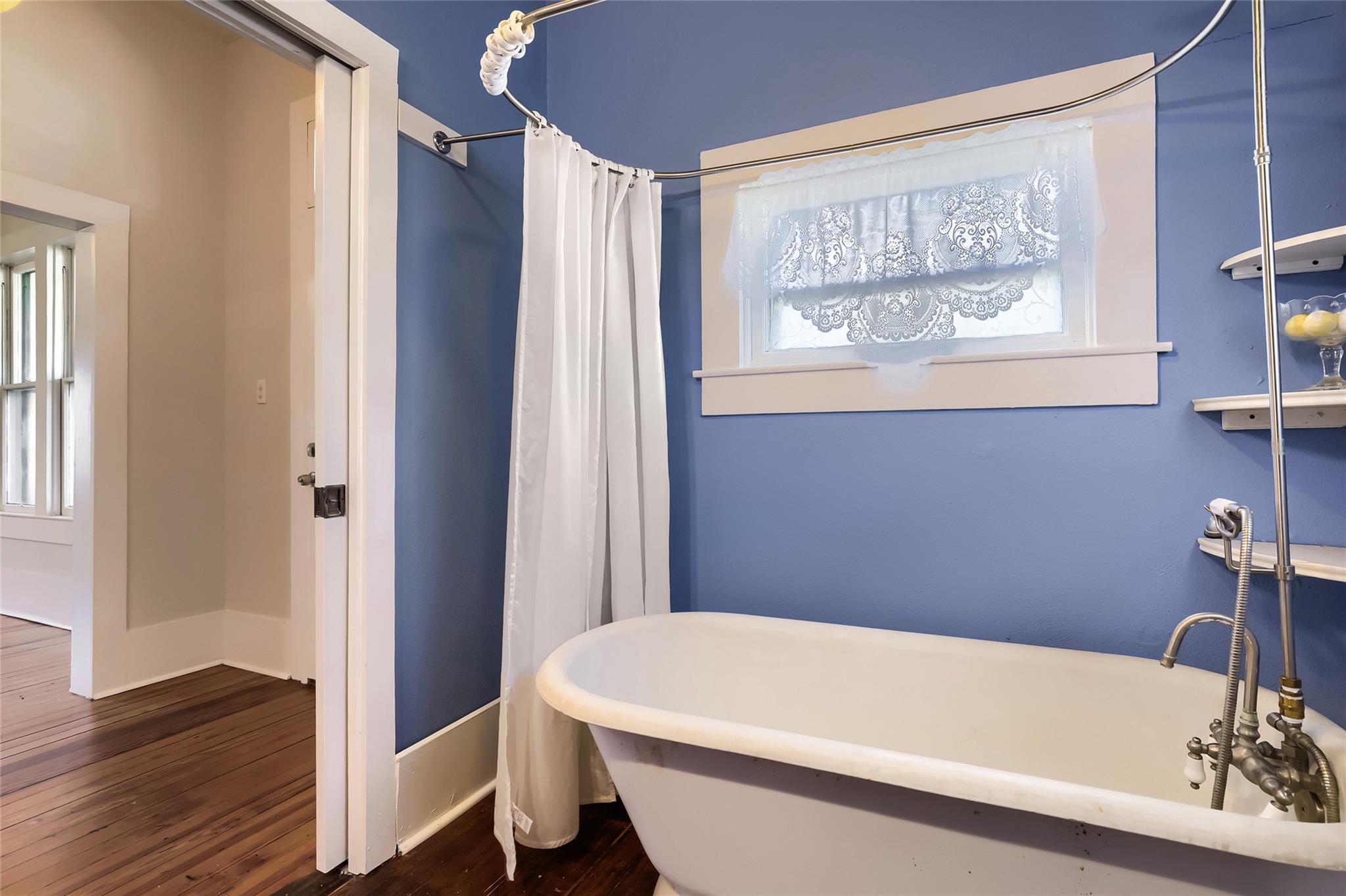 208 N Avenue, Elgin, TX 78621