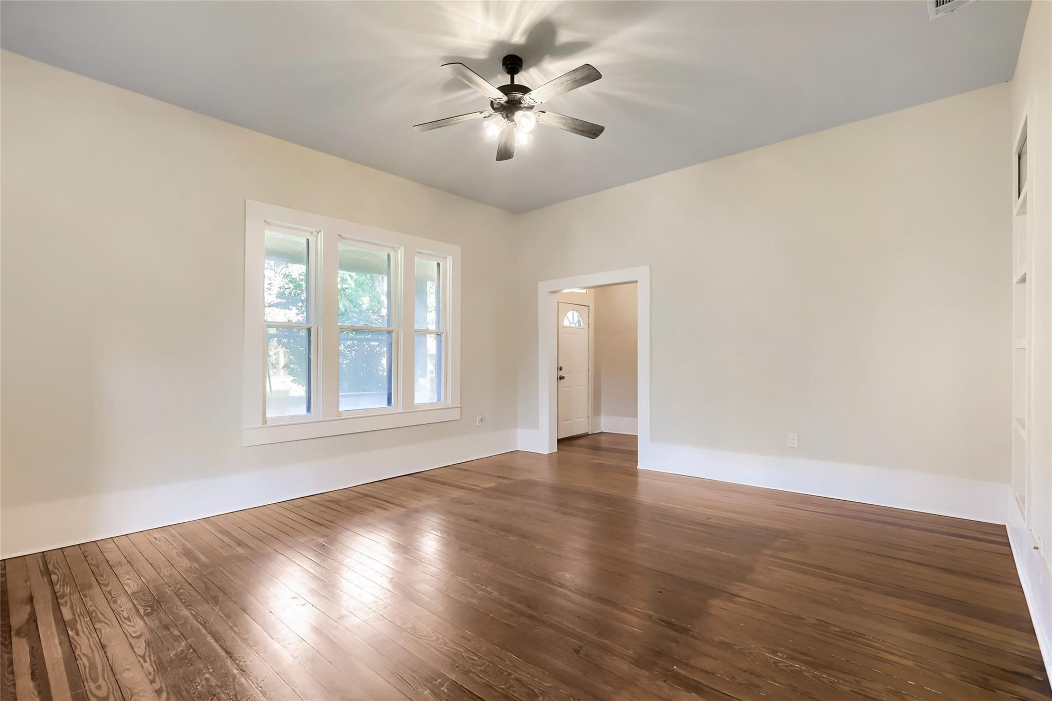 208 N Avenue, Elgin, TX 78621