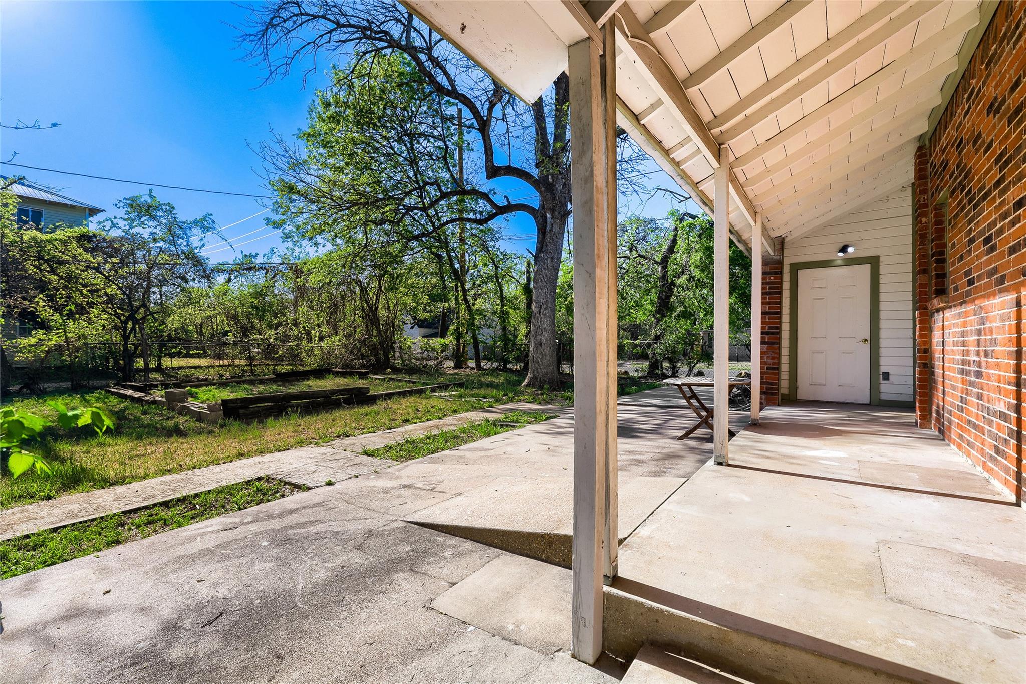 208 N Avenue, Elgin, TX 78621