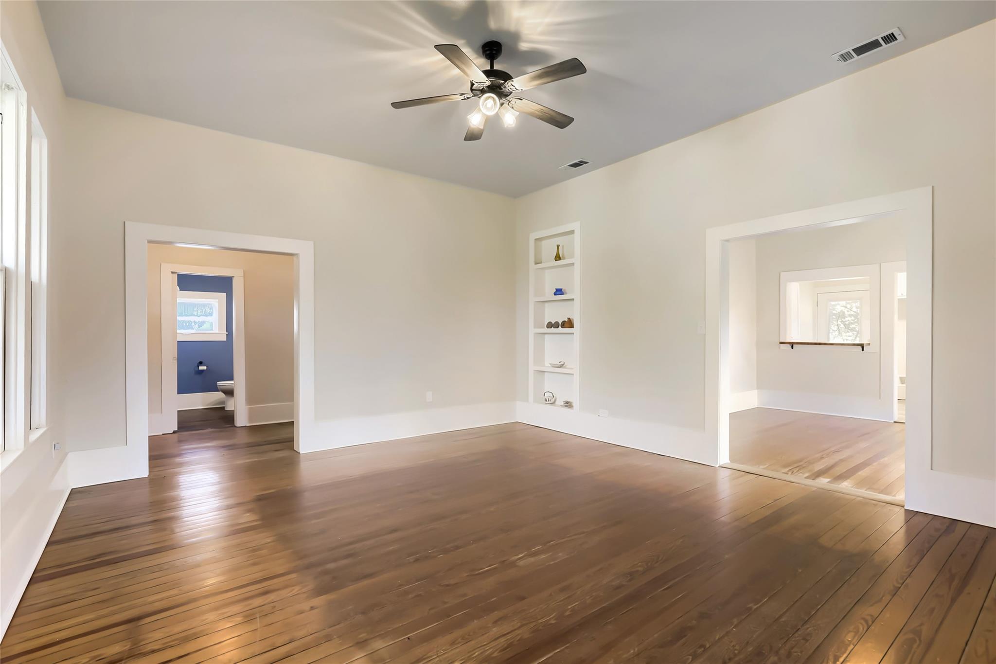 208 N Avenue, Elgin, TX 78621