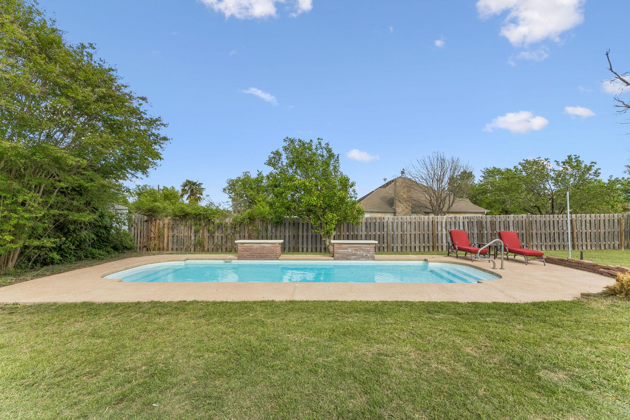 205 Morningside Cir, Hutto, TX 78634