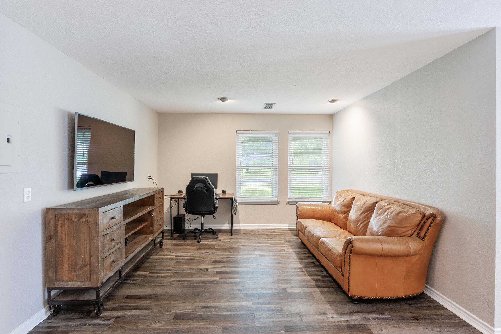 205 Morningside Cir, Hutto, TX 78634