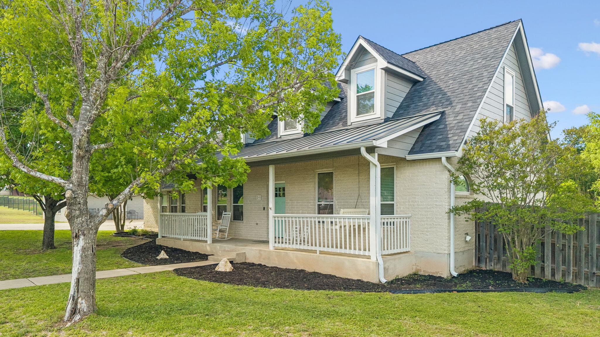 205 Morningside Cir, Hutto, TX 78634