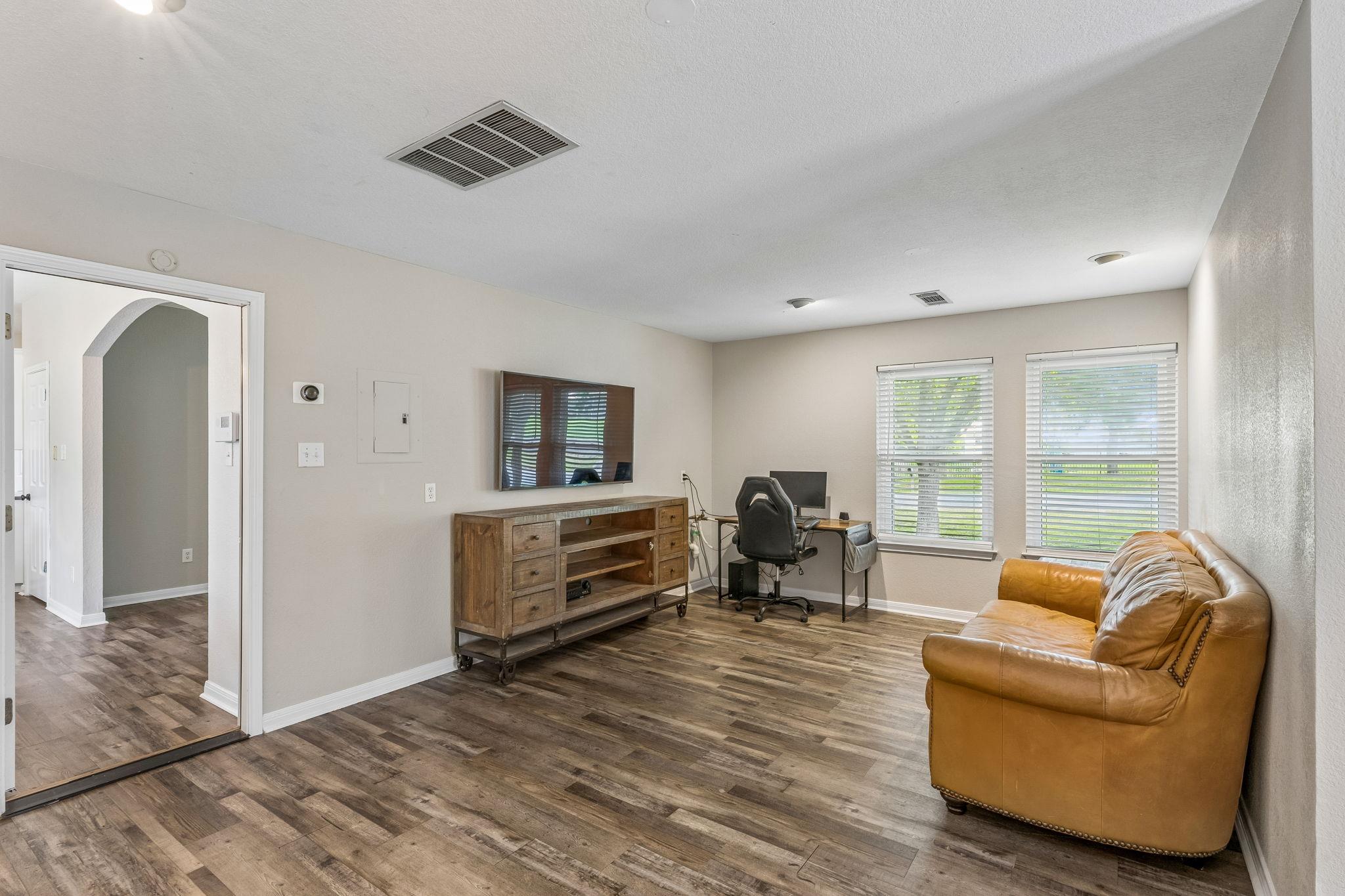 205 Morningside Cir, Hutto, TX 78634