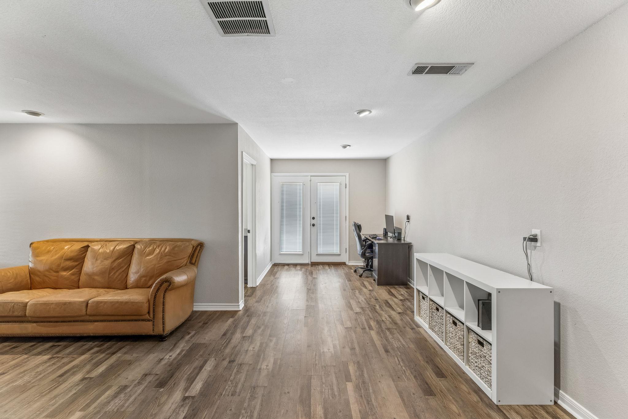 205 Morningside Cir, Hutto, TX 78634