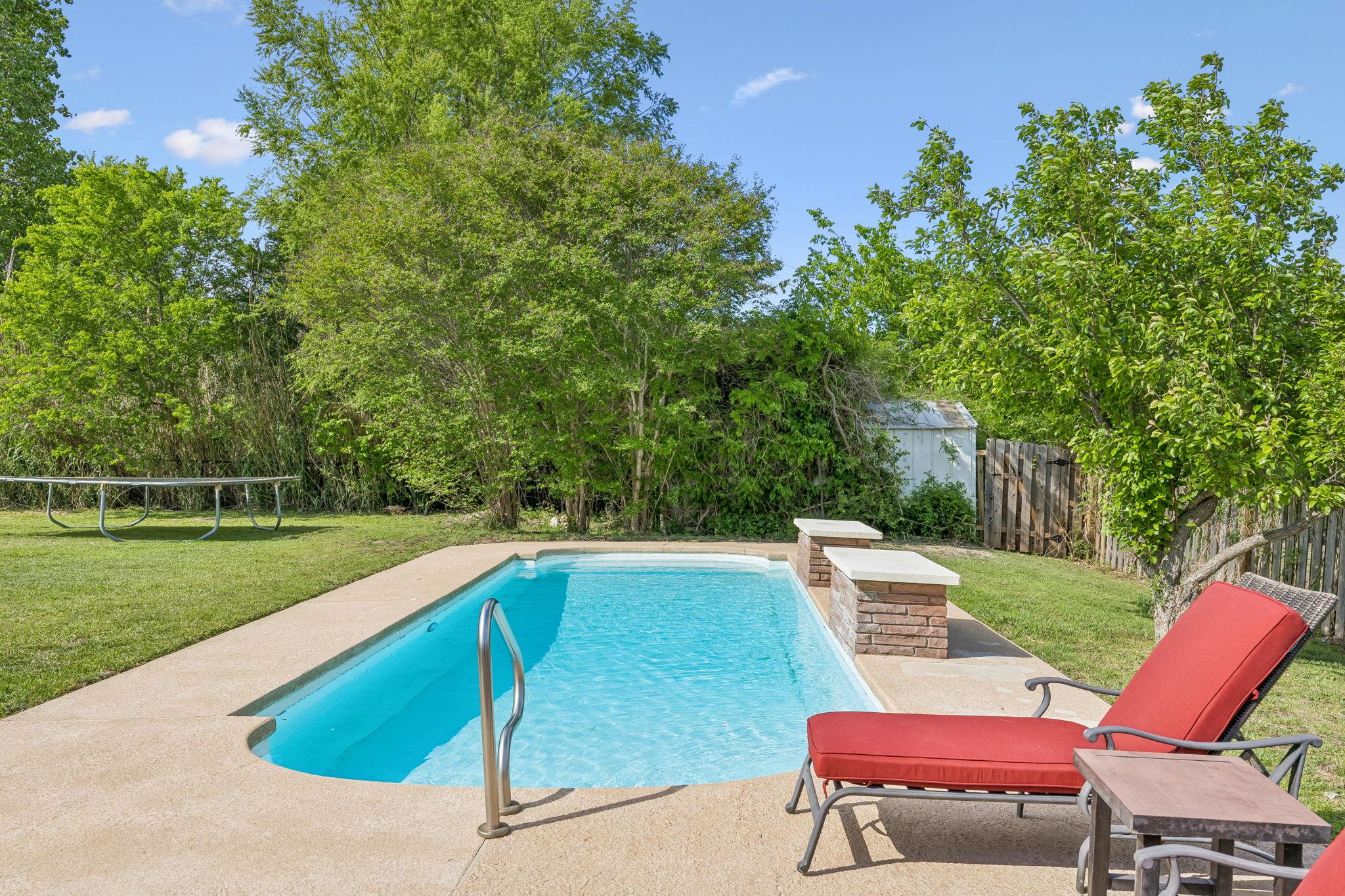 205 Morningside Cir, Hutto, TX 78634