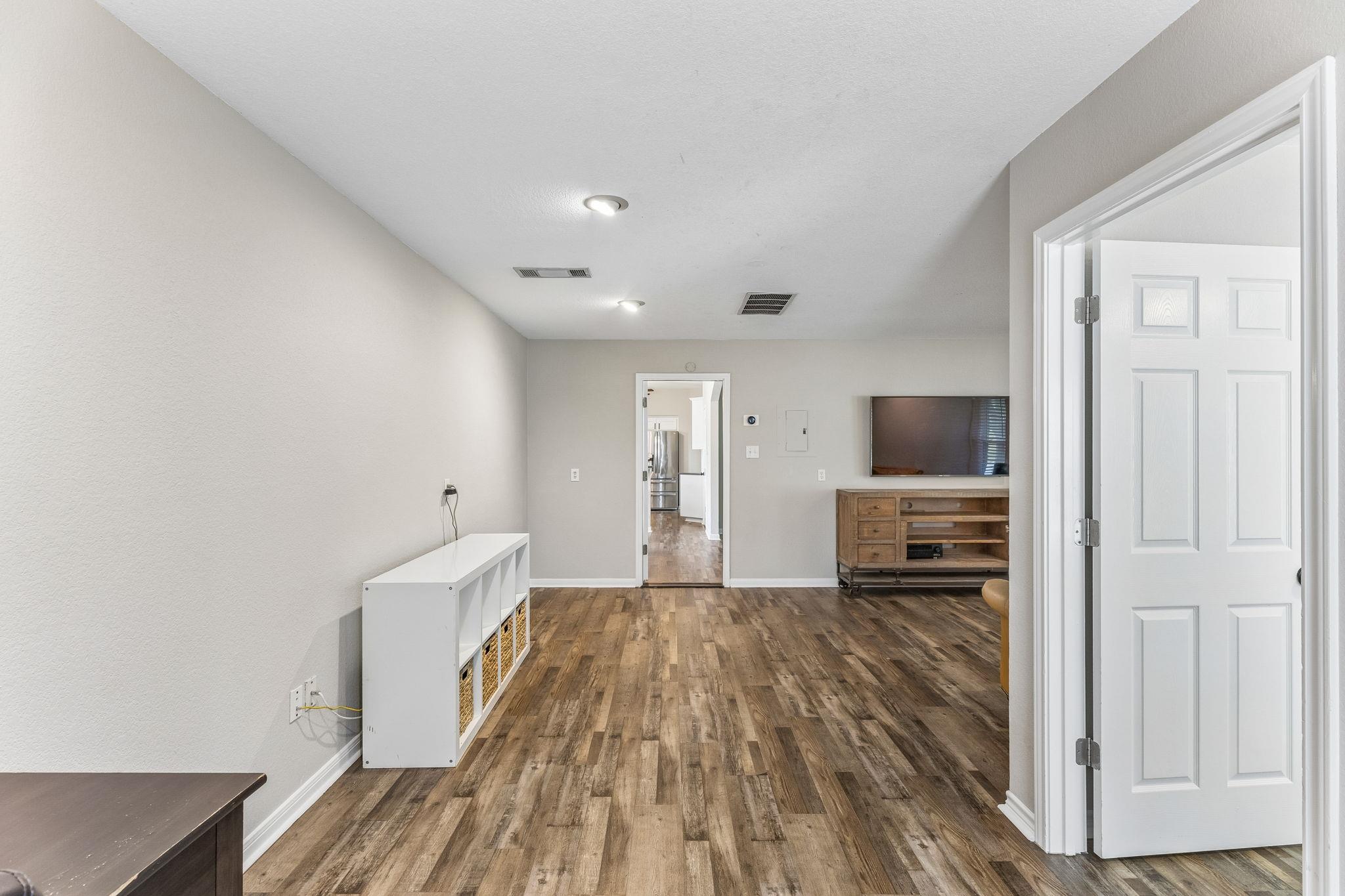 205 Morningside Cir, Hutto, TX 78634