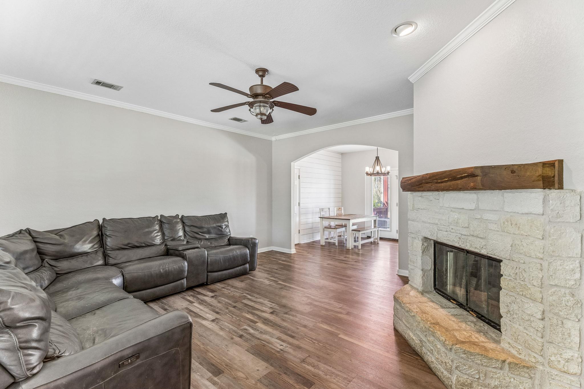 205 Morningside Cir, Hutto, TX 78634