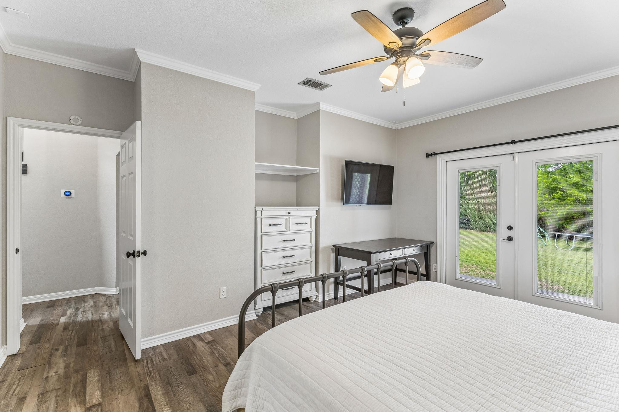 205 Morningside Cir, Hutto, TX 78634