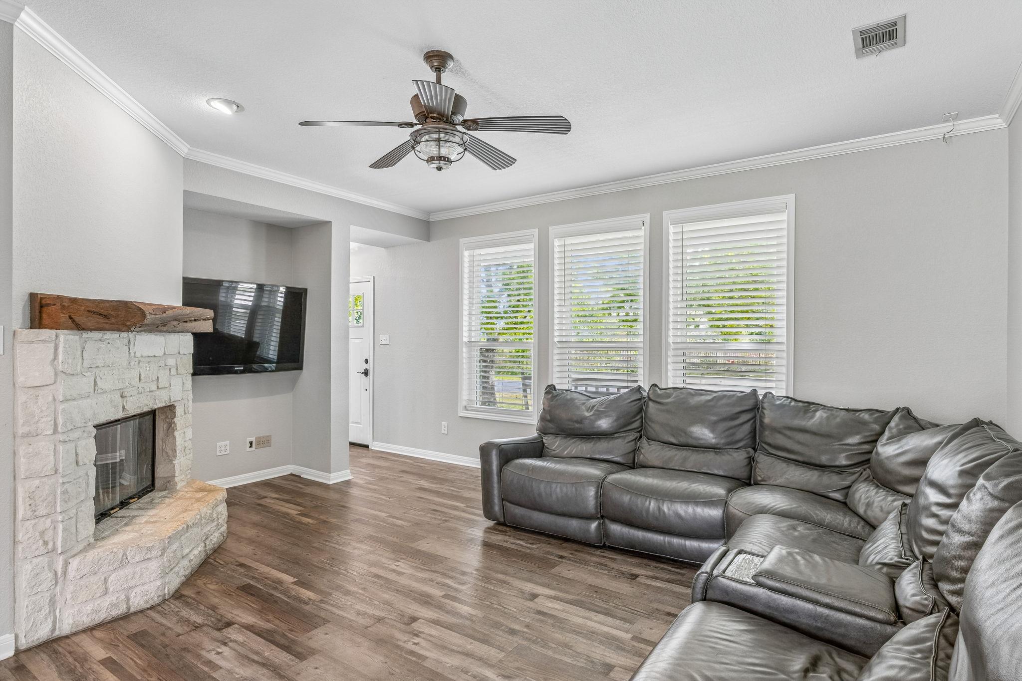 205 Morningside Cir, Hutto, TX 78634