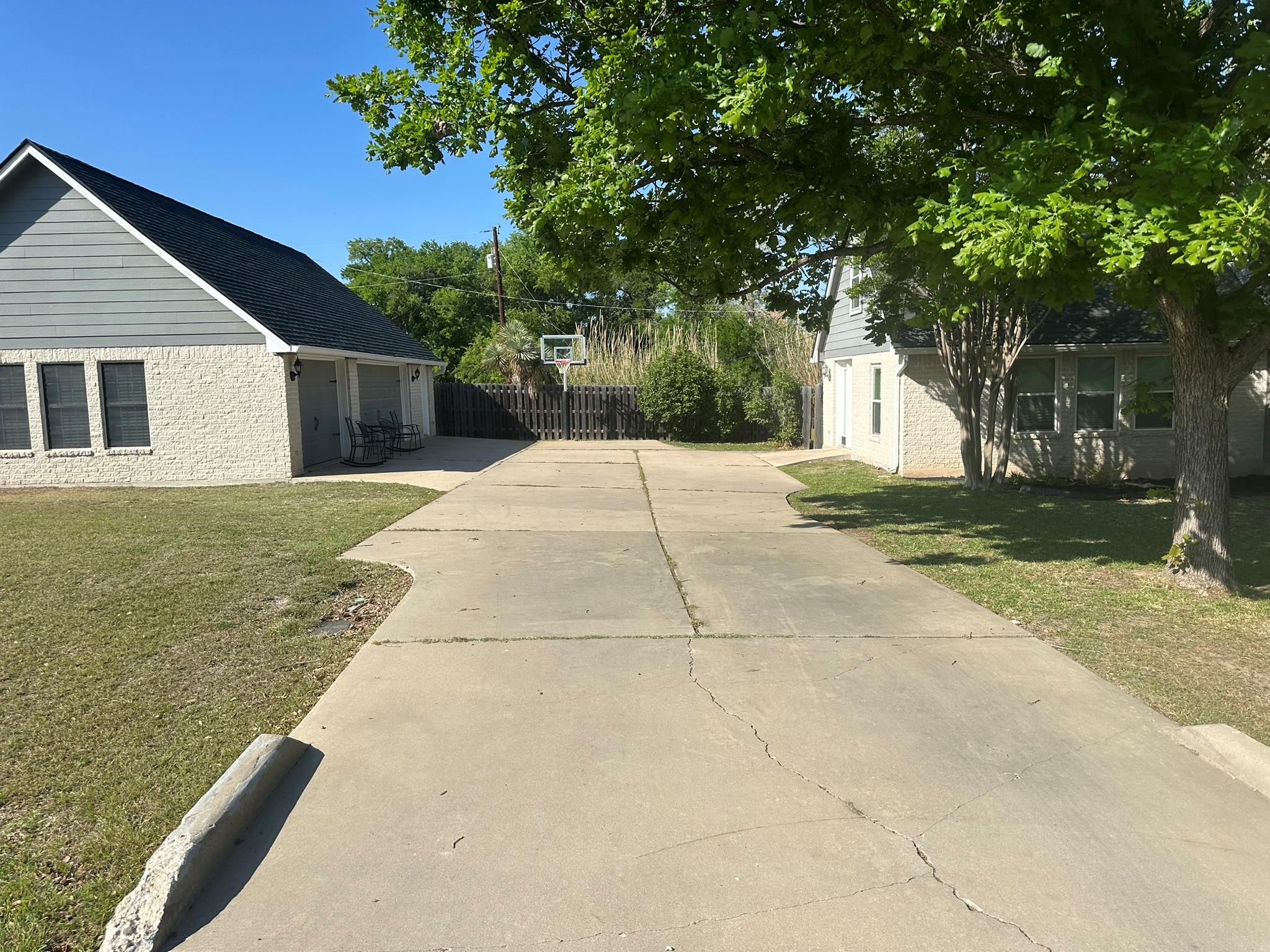205 Morningside Cir, Hutto, TX 78634