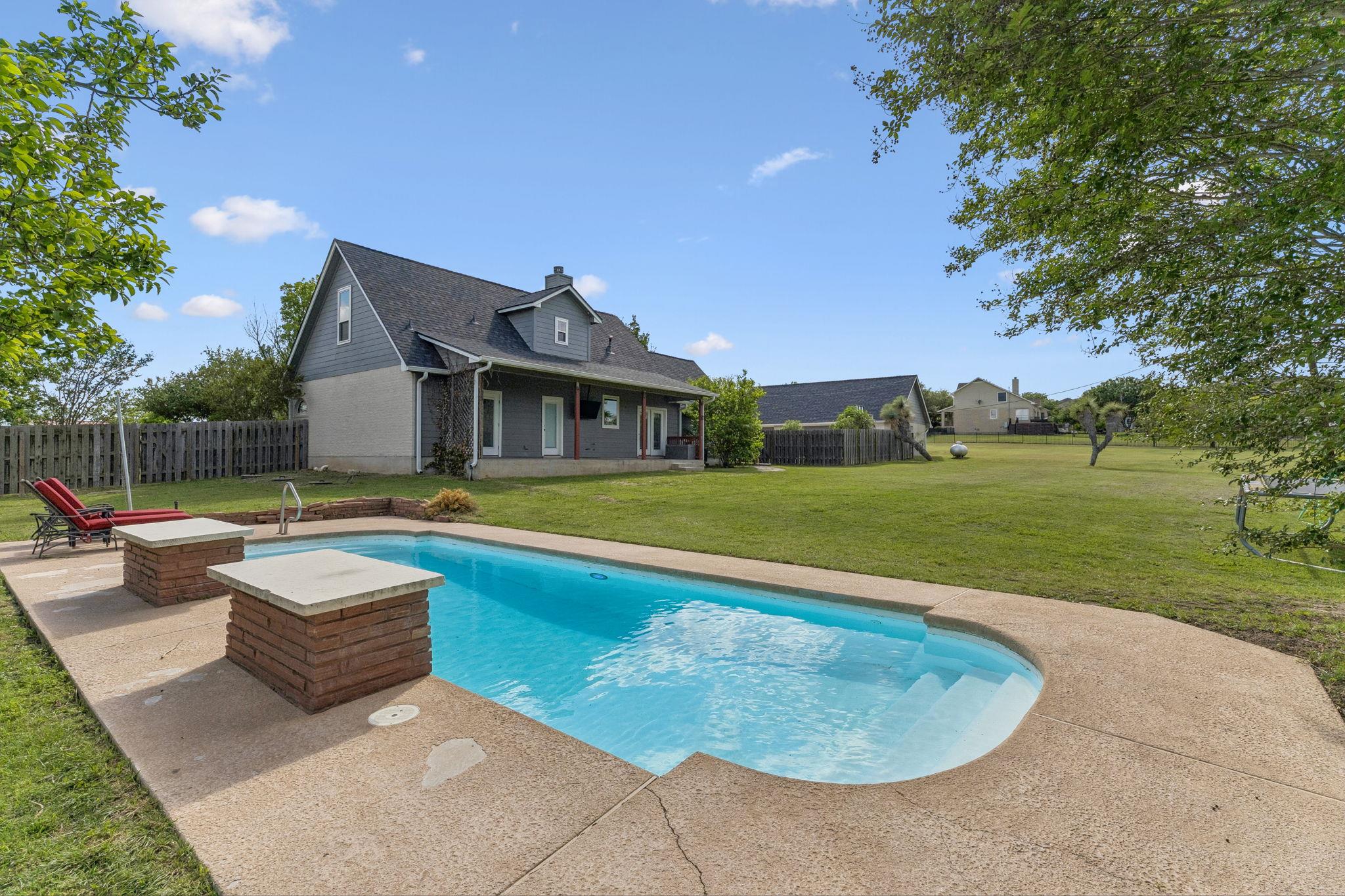 205 Morningside Cir, Hutto, TX 78634