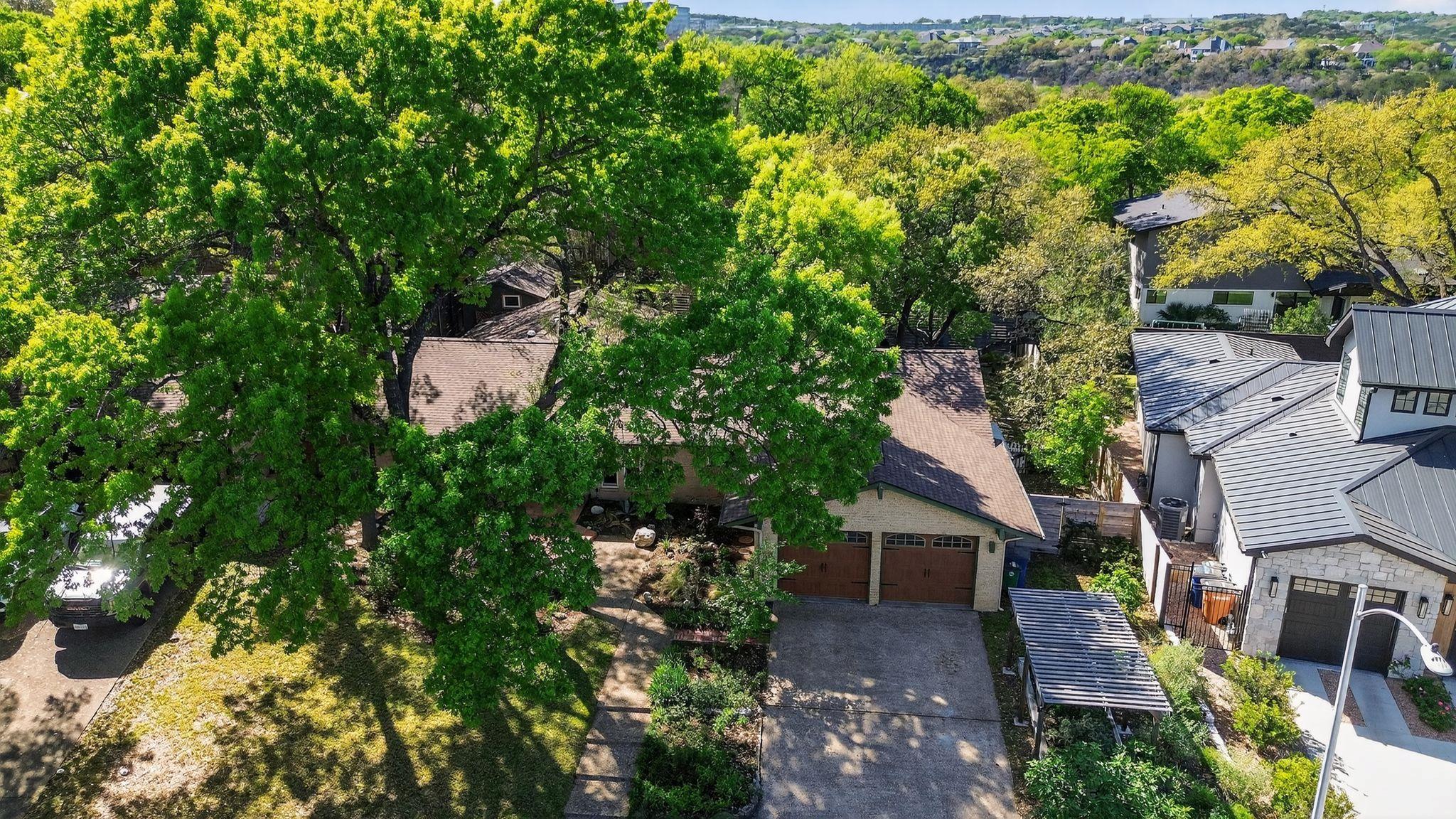 2104 Four Oaks Ln, Austin, TX 78704