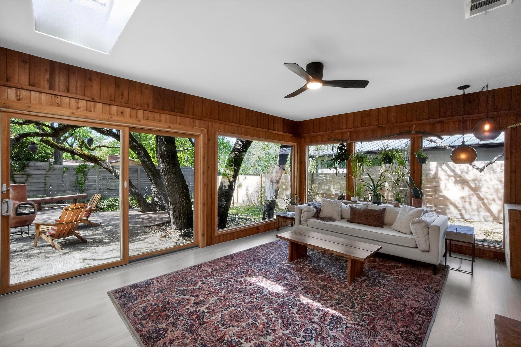 2104 Four Oaks Ln, Austin, TX 78704