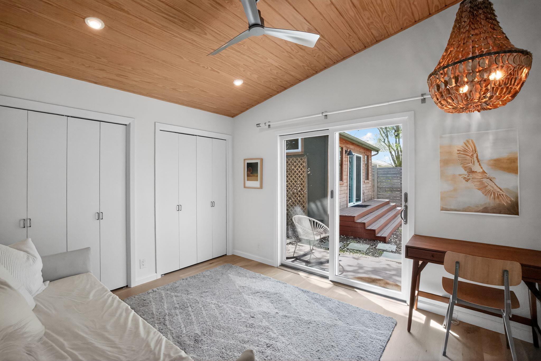 2104 Four Oaks Ln, Austin, TX 78704