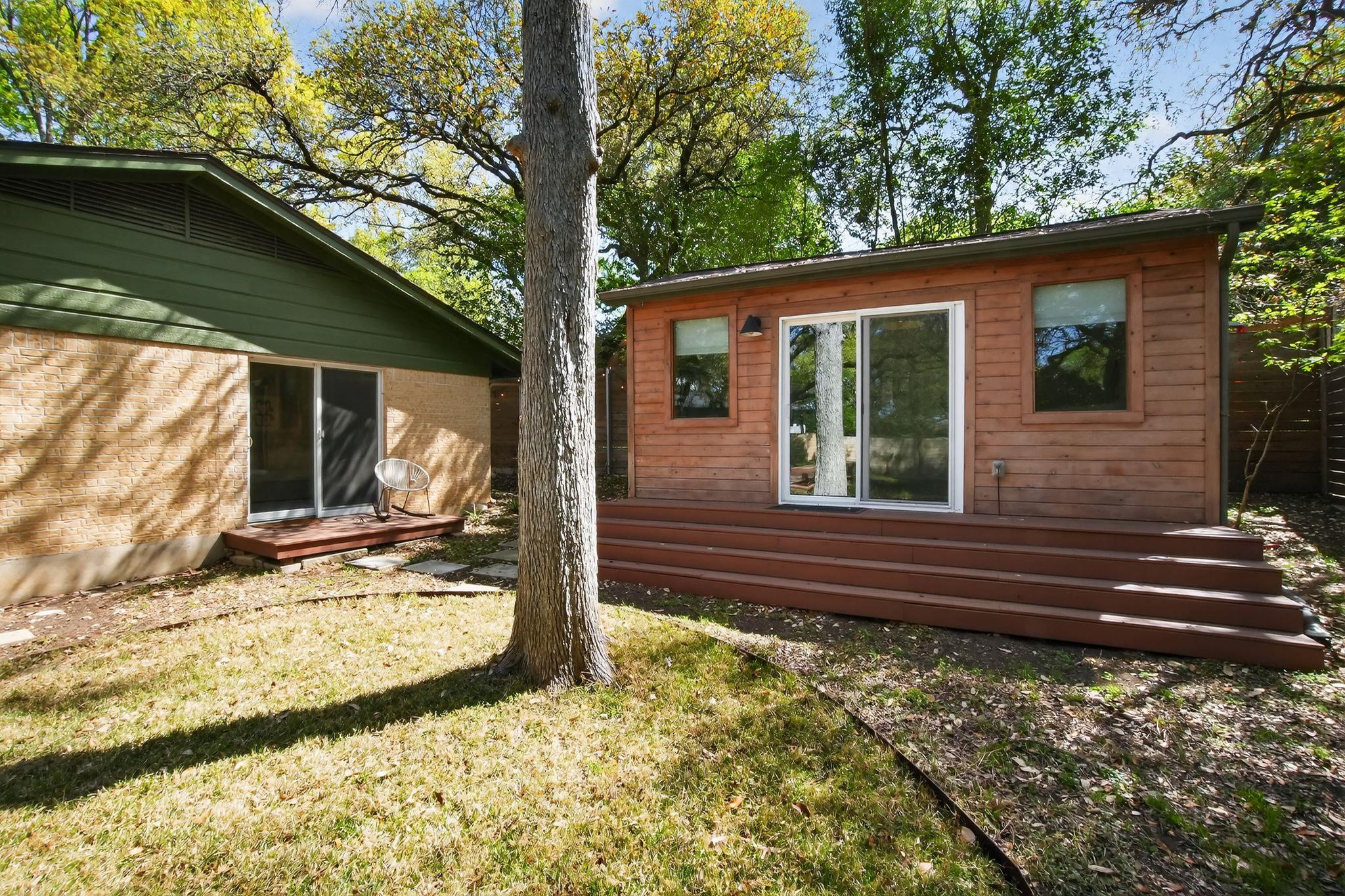 2104 Four Oaks Ln, Austin, TX 78704