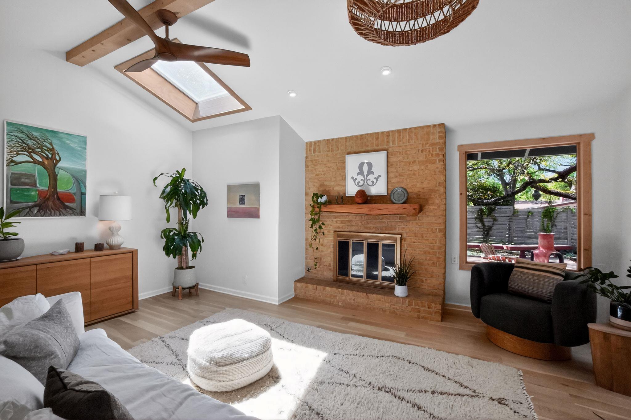 2104 Four Oaks Ln, Austin, TX 78704