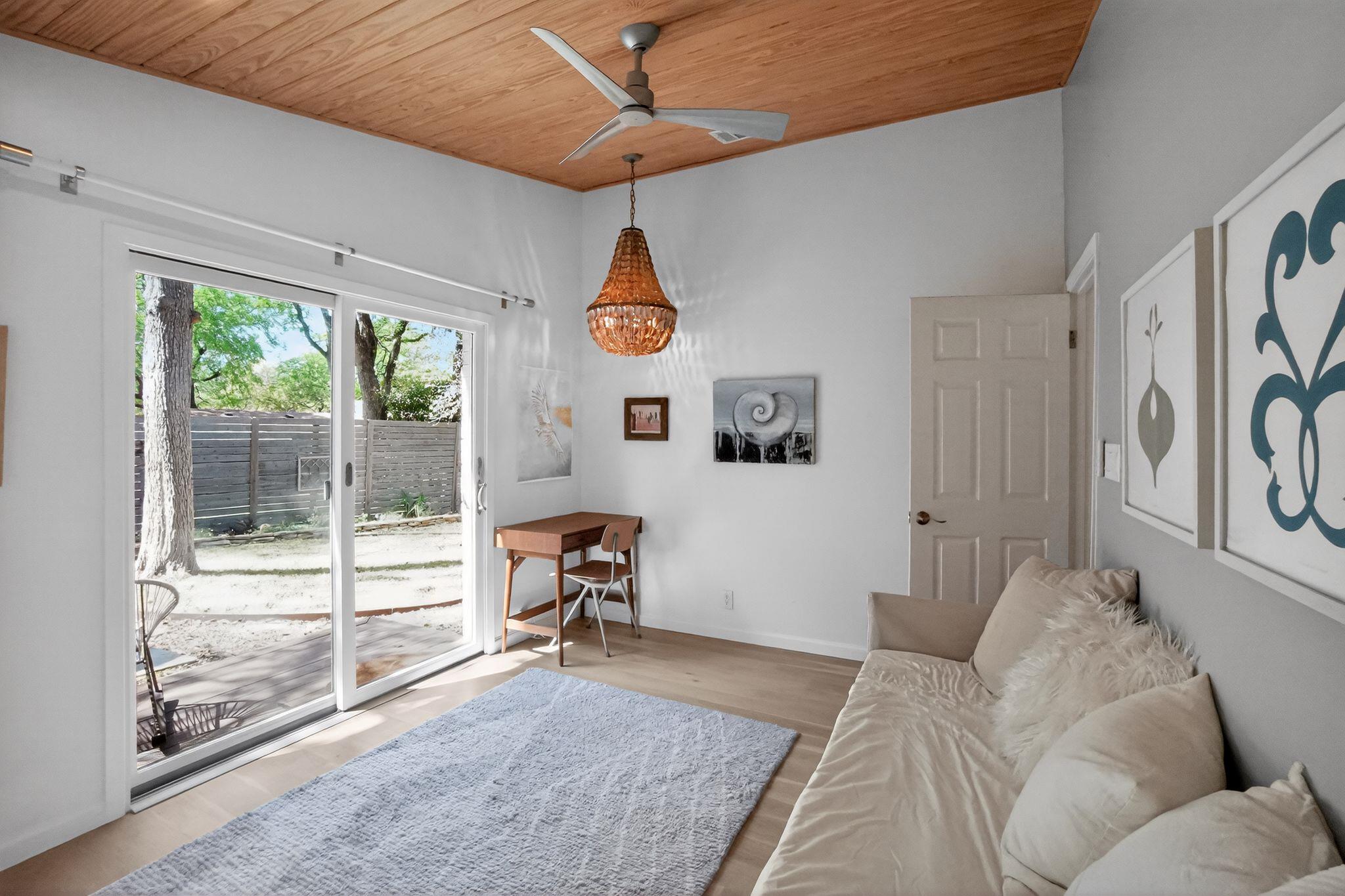 2104 Four Oaks Ln, Austin, TX 78704