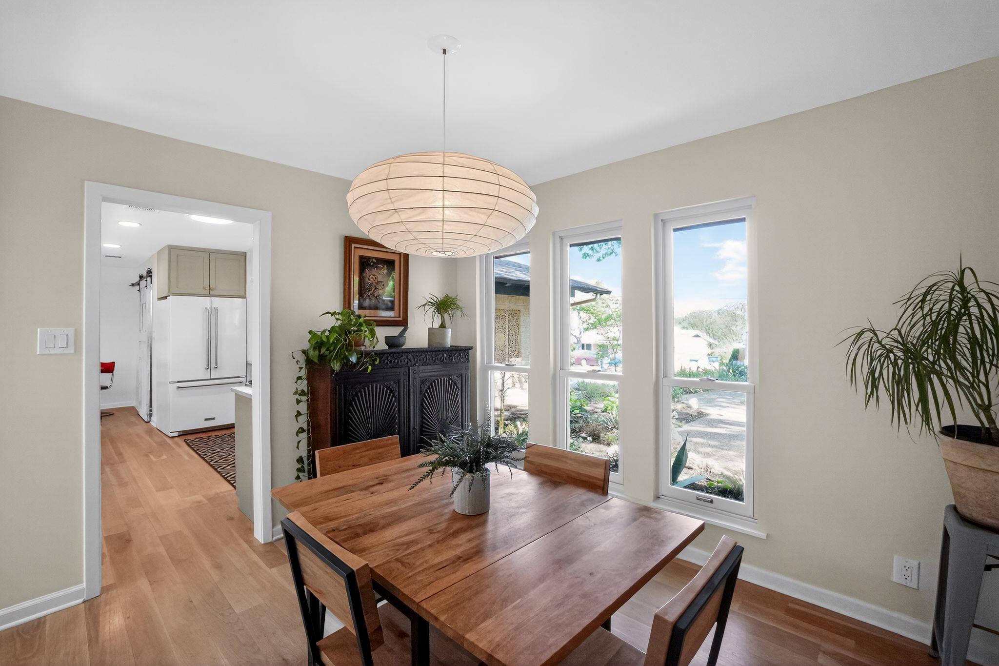 2104 Four Oaks Ln, Austin, TX 78704