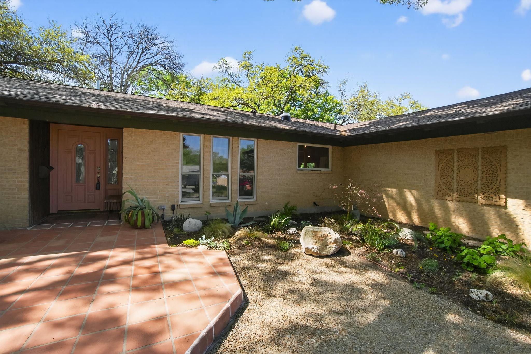 2104 Four Oaks Ln, Austin, TX 78704