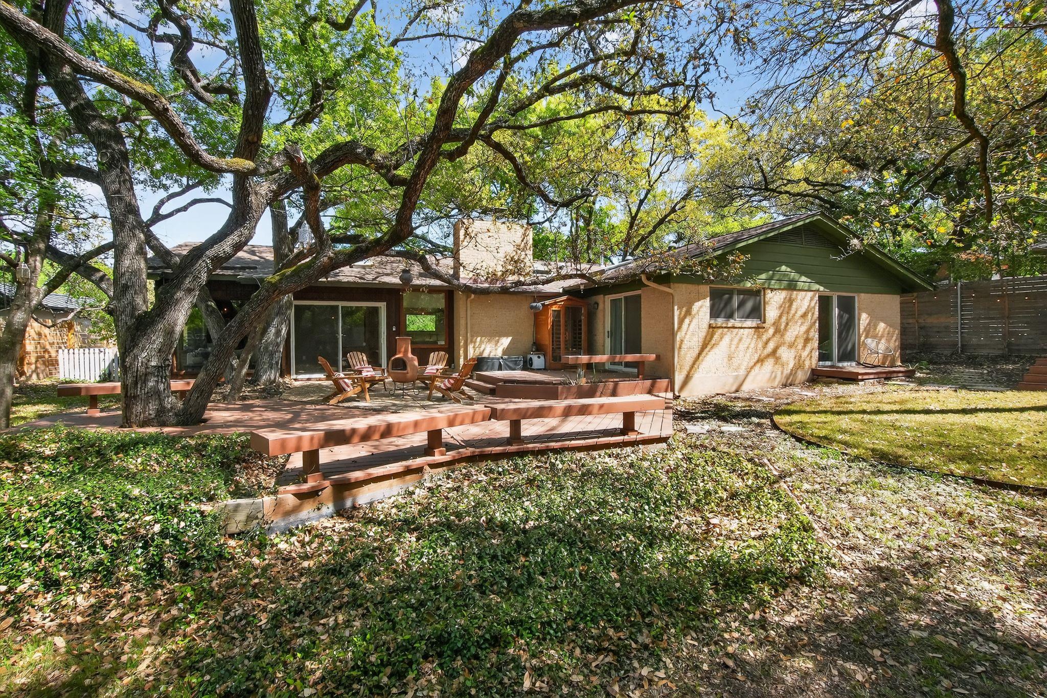 2104 Four Oaks Ln, Austin, TX 78704