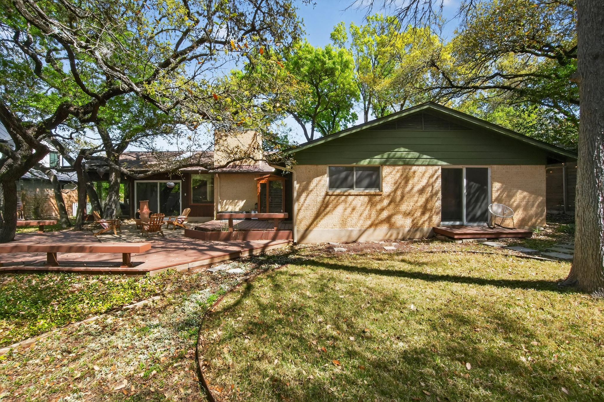 2104 Four Oaks Ln, Austin, TX 78704